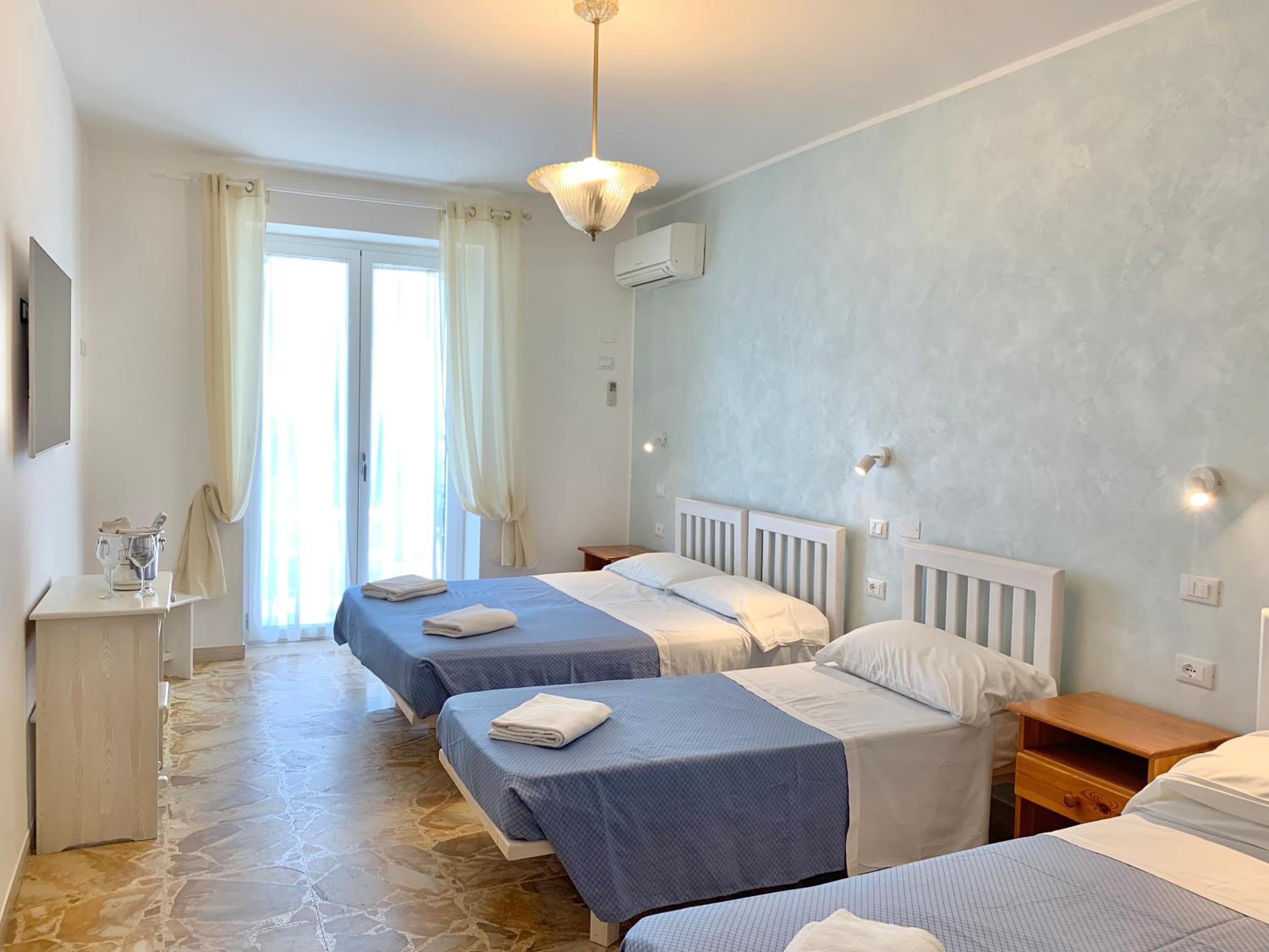 Quadruple Room with Sea View