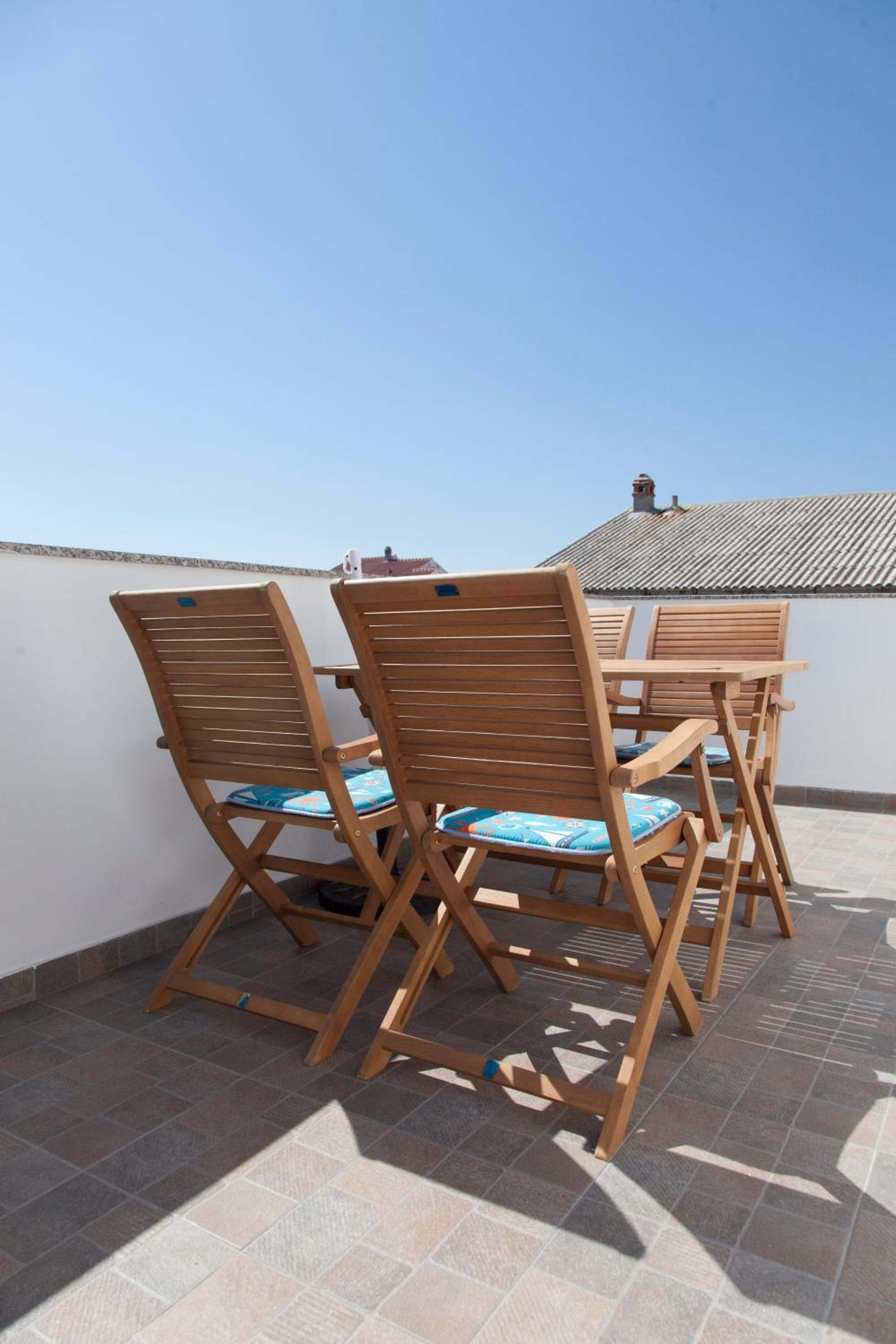 Apartment with Balcony photo 2