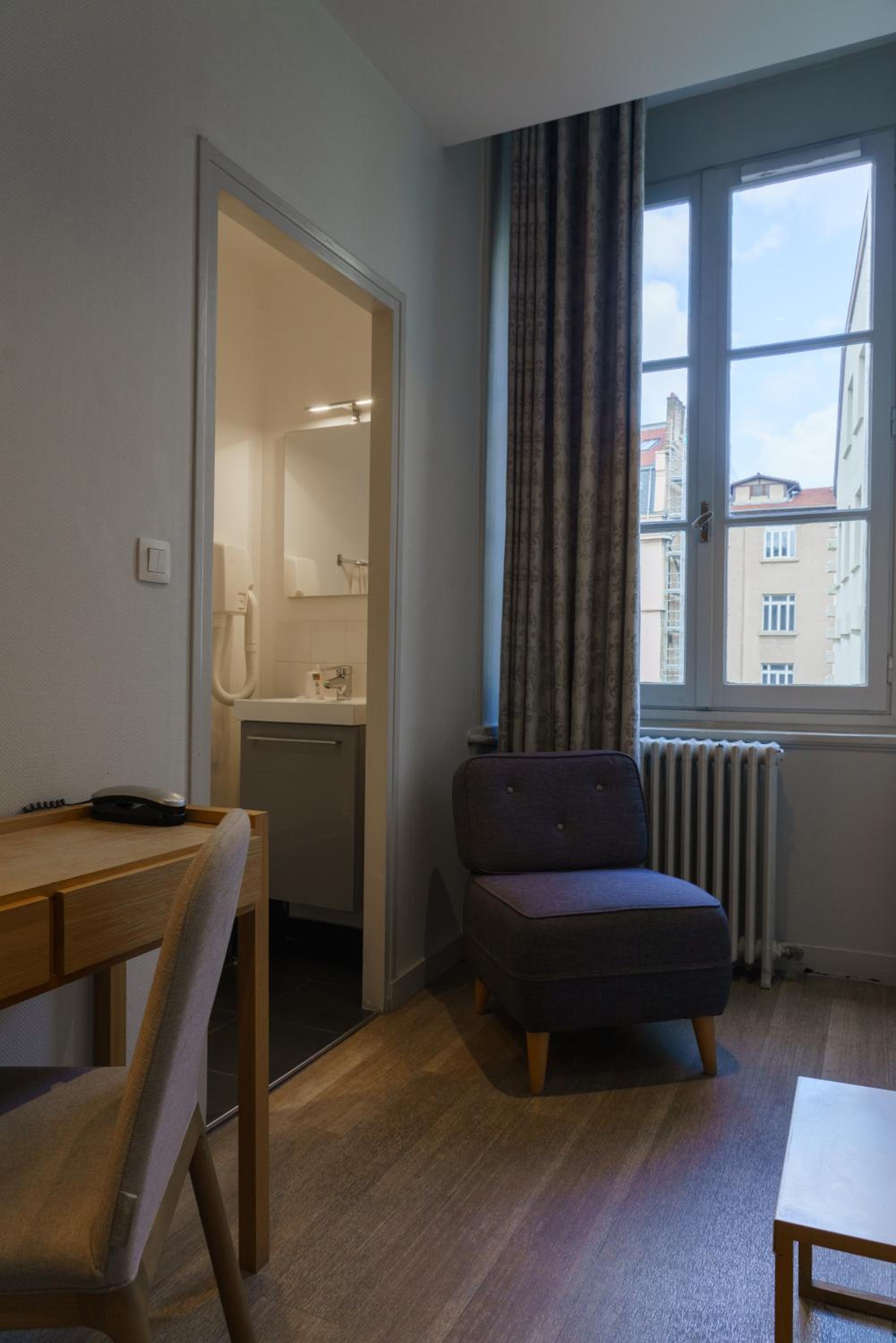 Standard Double Room photo 2