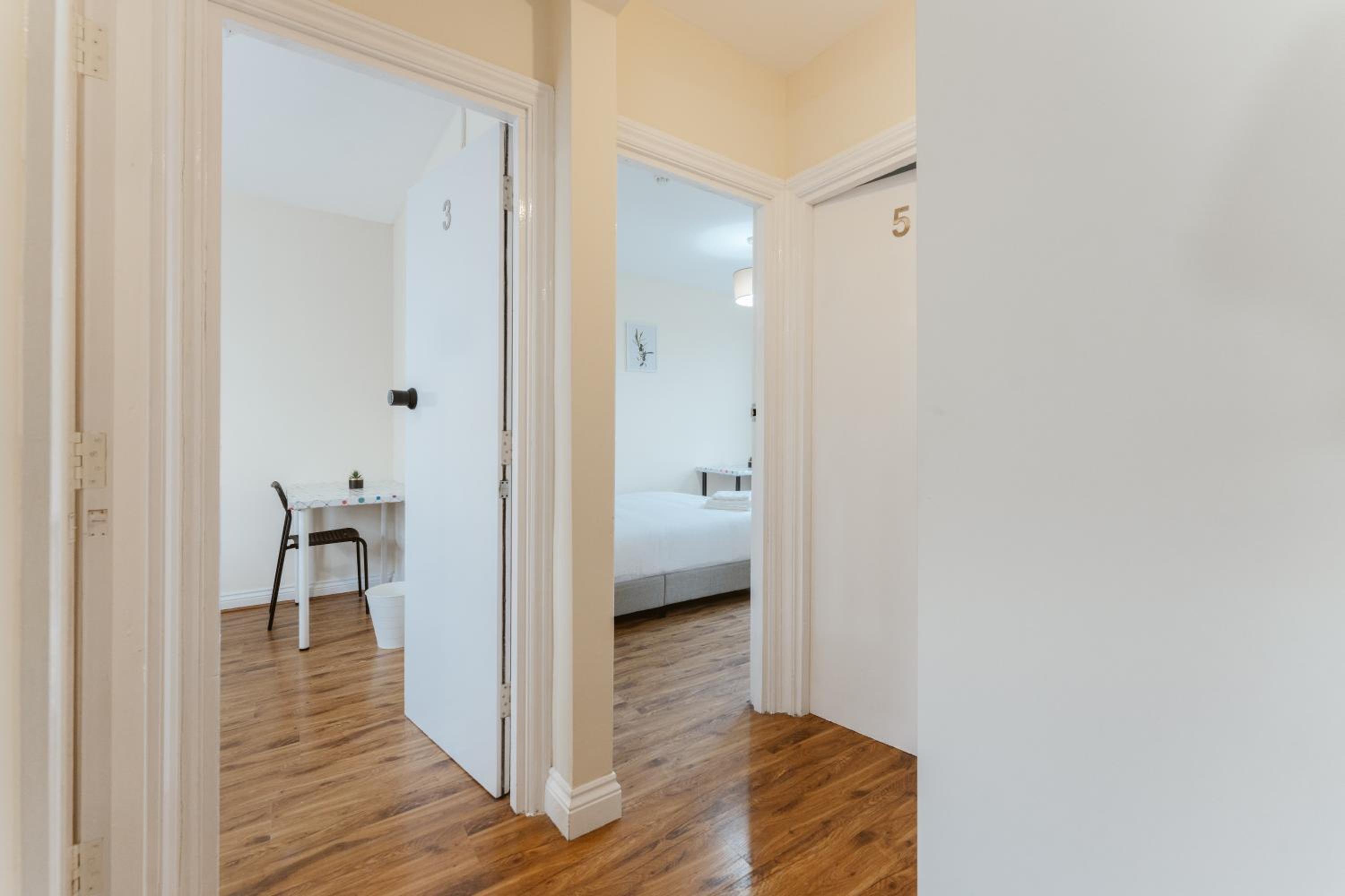 Double Room with Shared Bathroom (Room 1) photo 2