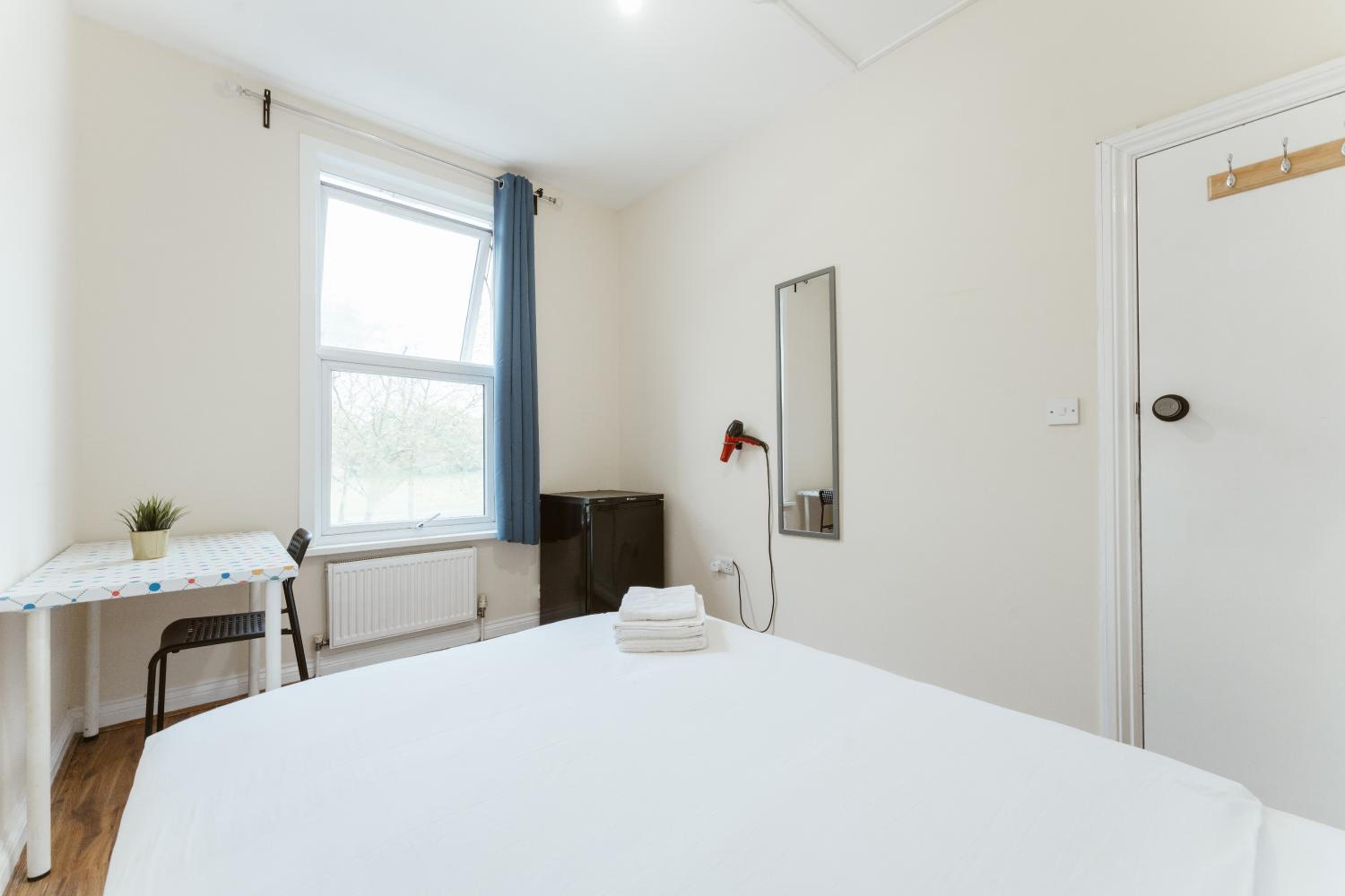 Double Room with Shared Bathroom photo 1