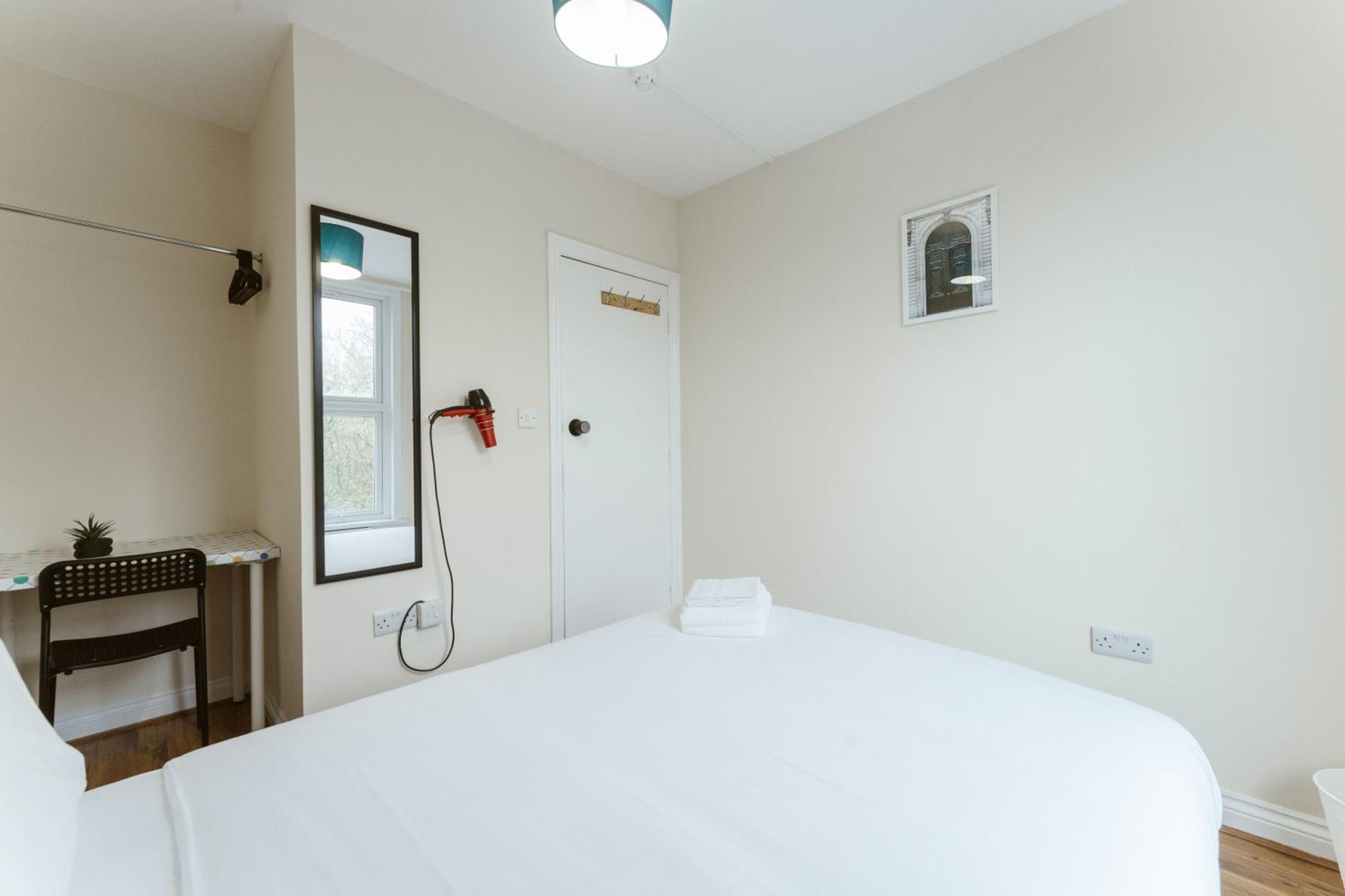  Double Room with Shared Bathroom (Room 5) photo 3