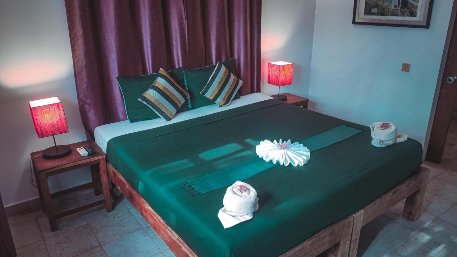 Standard Double or Twin Room - Photo 6