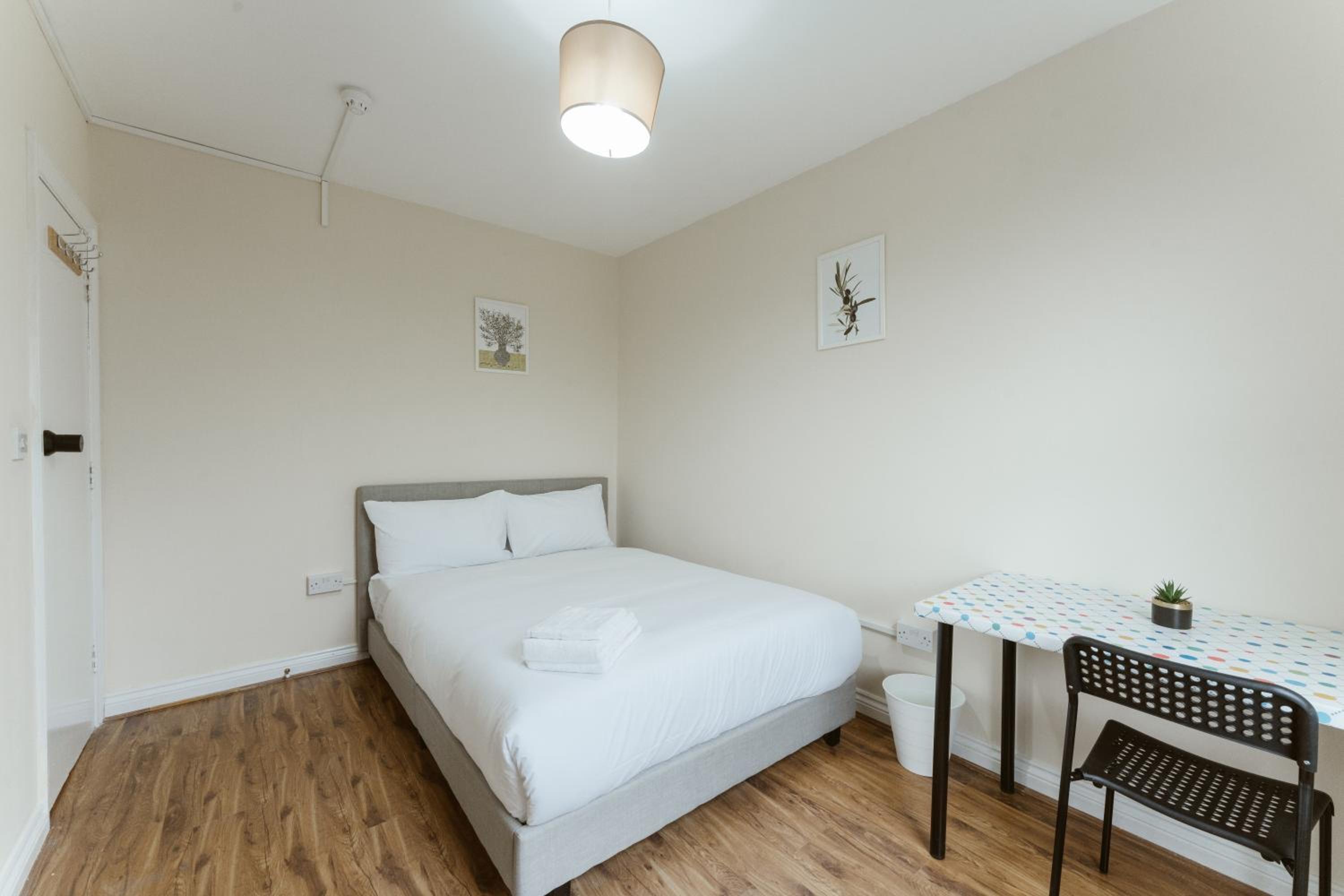 Double Room with Shared Bathroom (Room 4) photo 2