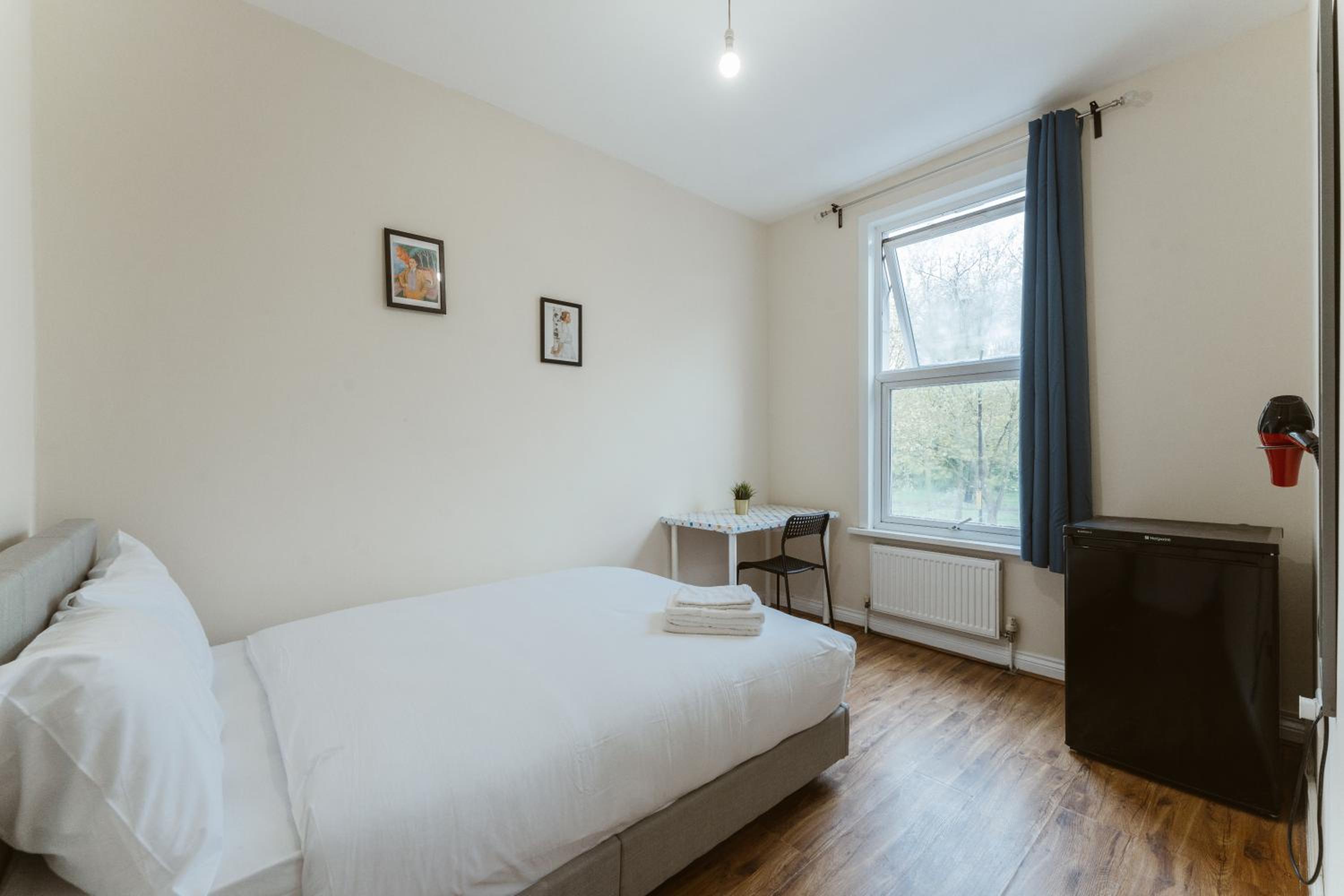 Double Room with Shared Bathroom photo 2
