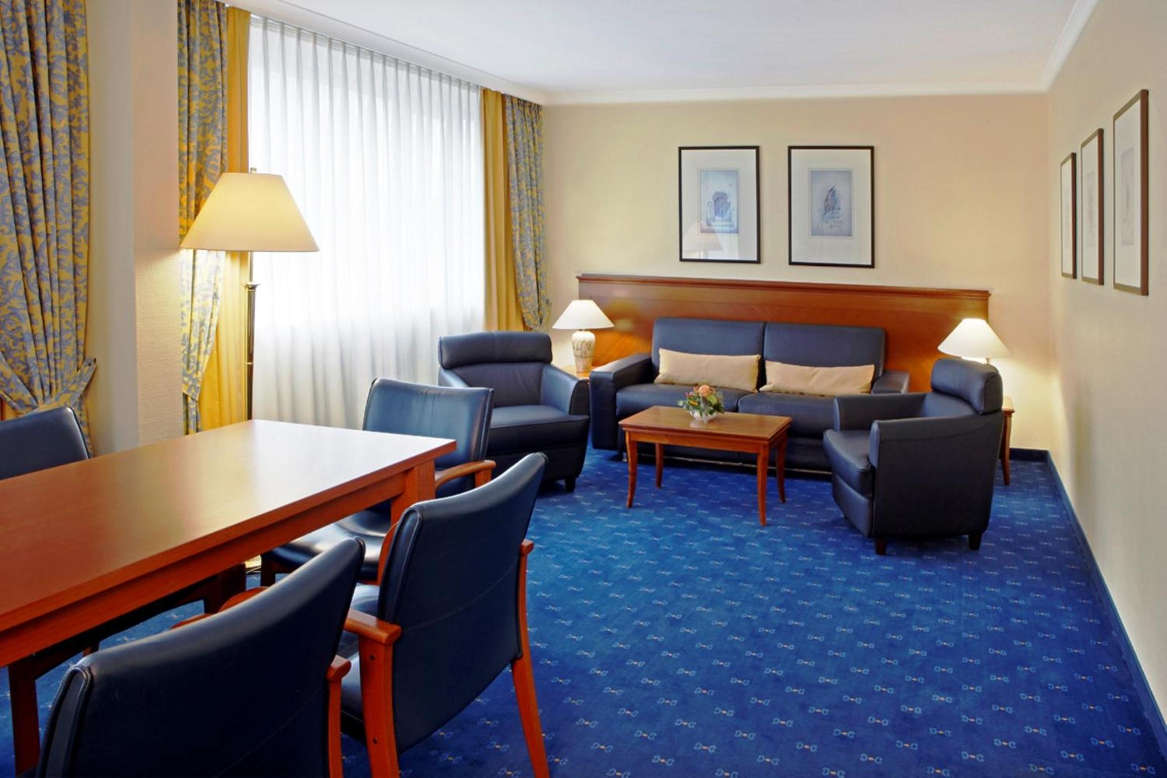 Suite - Photo 7