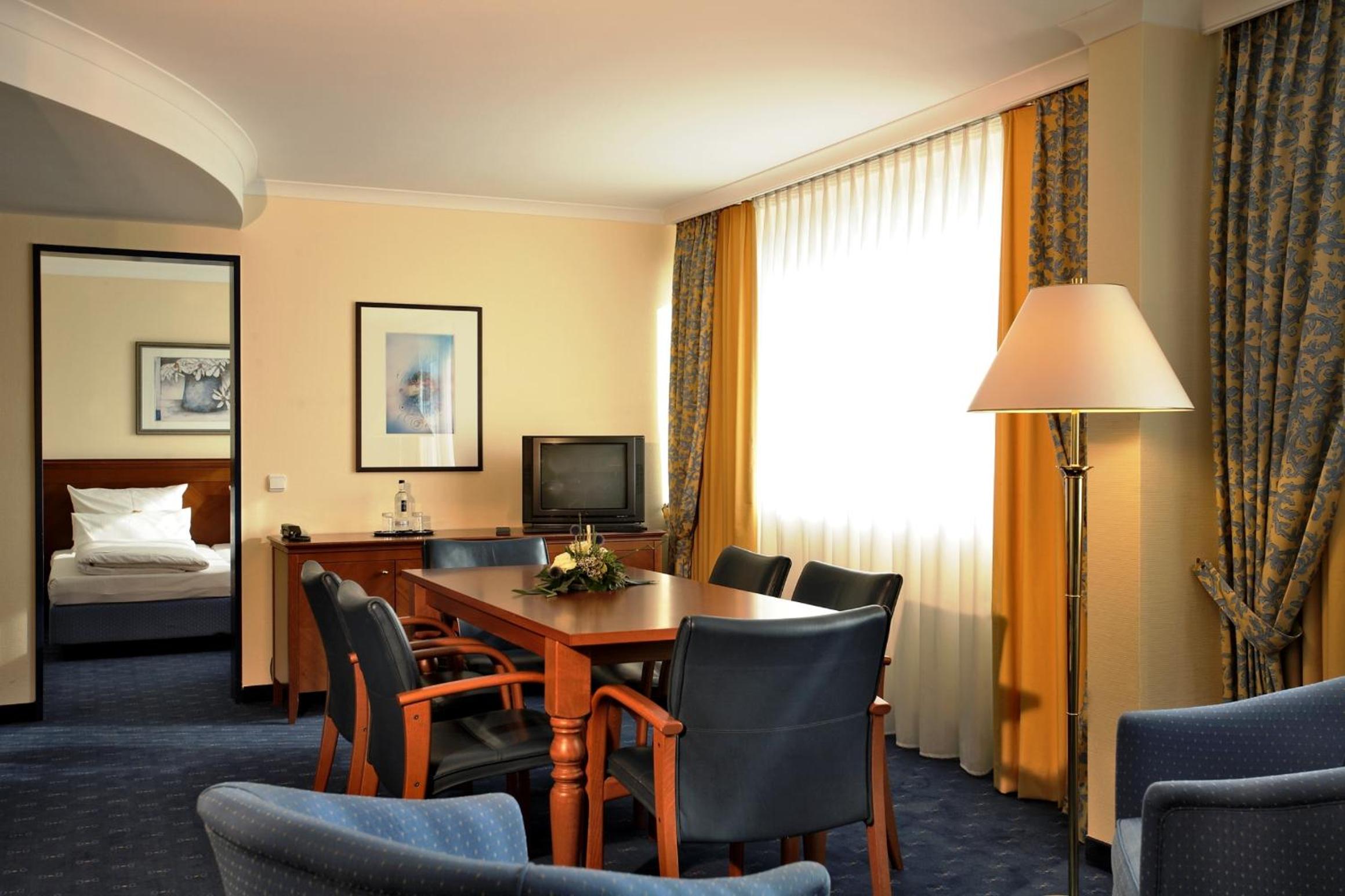 Suite - Photo 9
