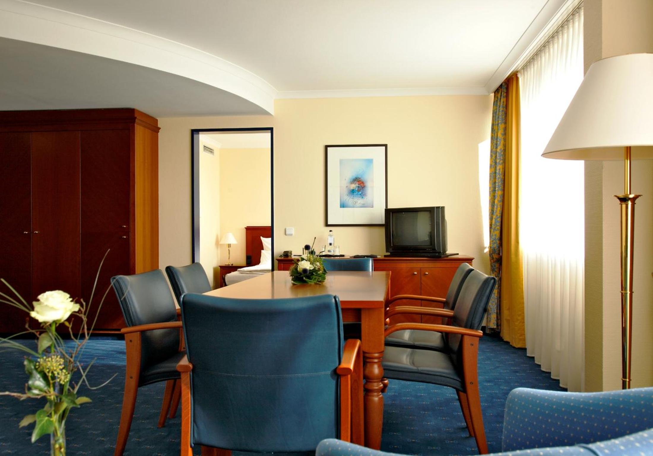Suite - Photo 8