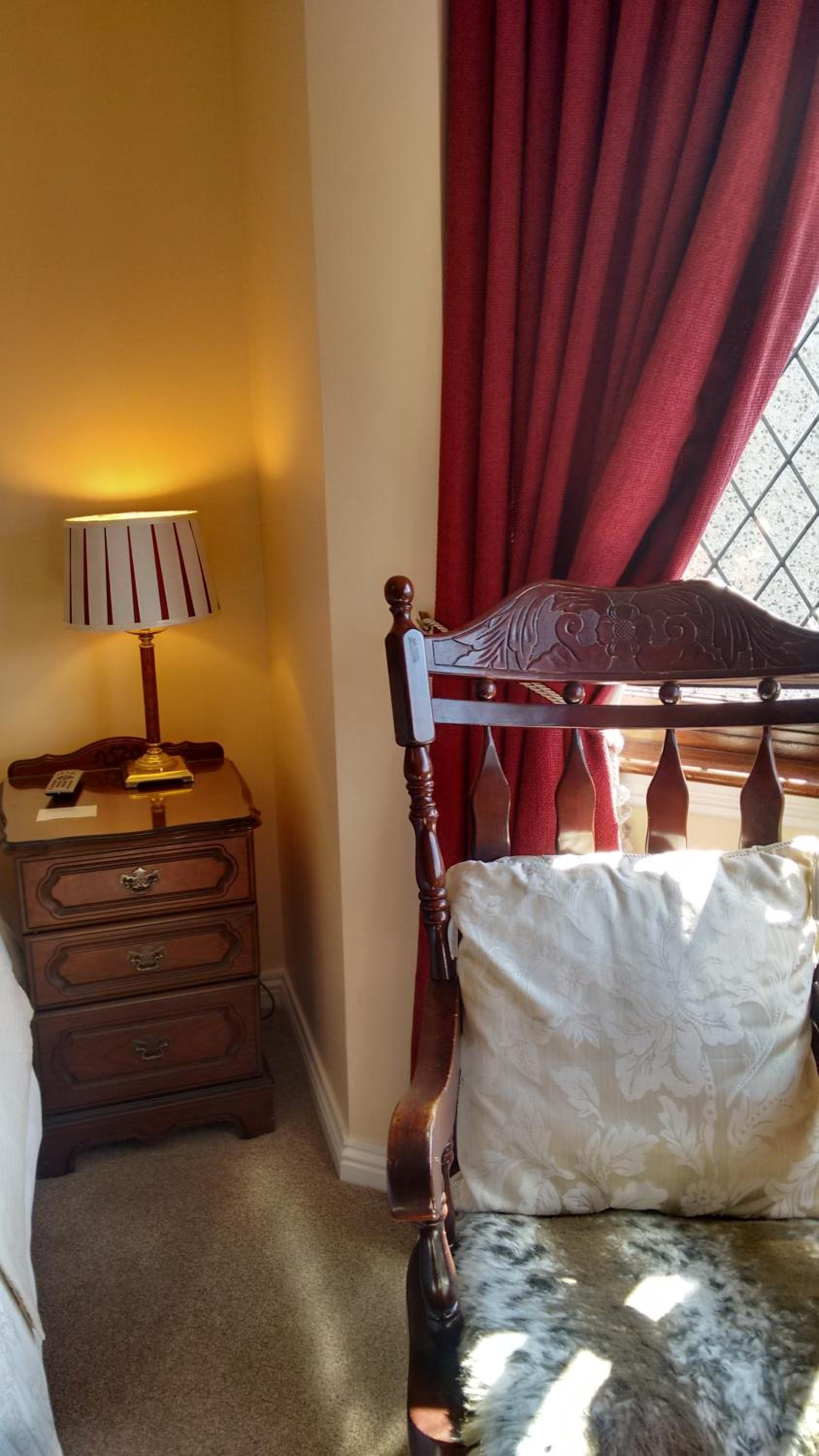 Double Room with Private Bathroom - Photo 2
