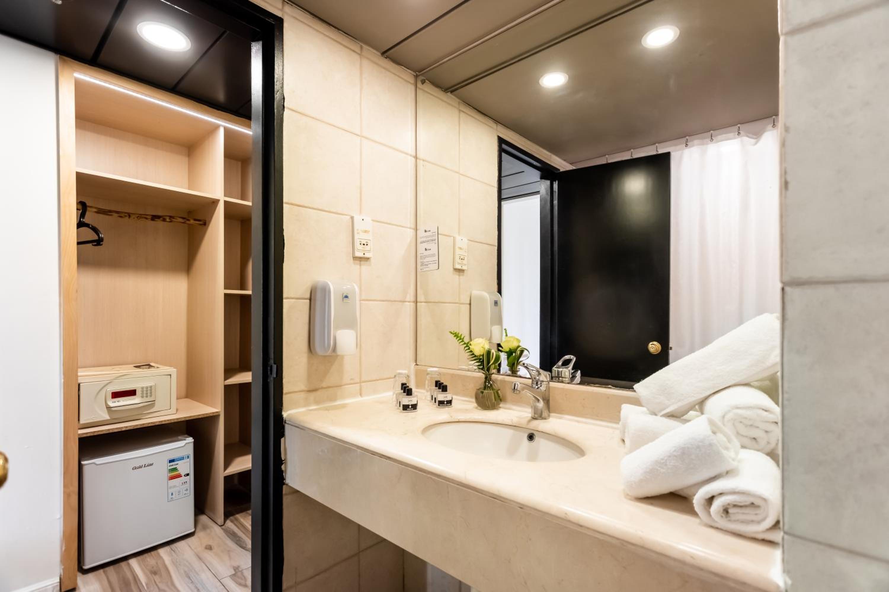Classic Double or Twin Room - Photo 2