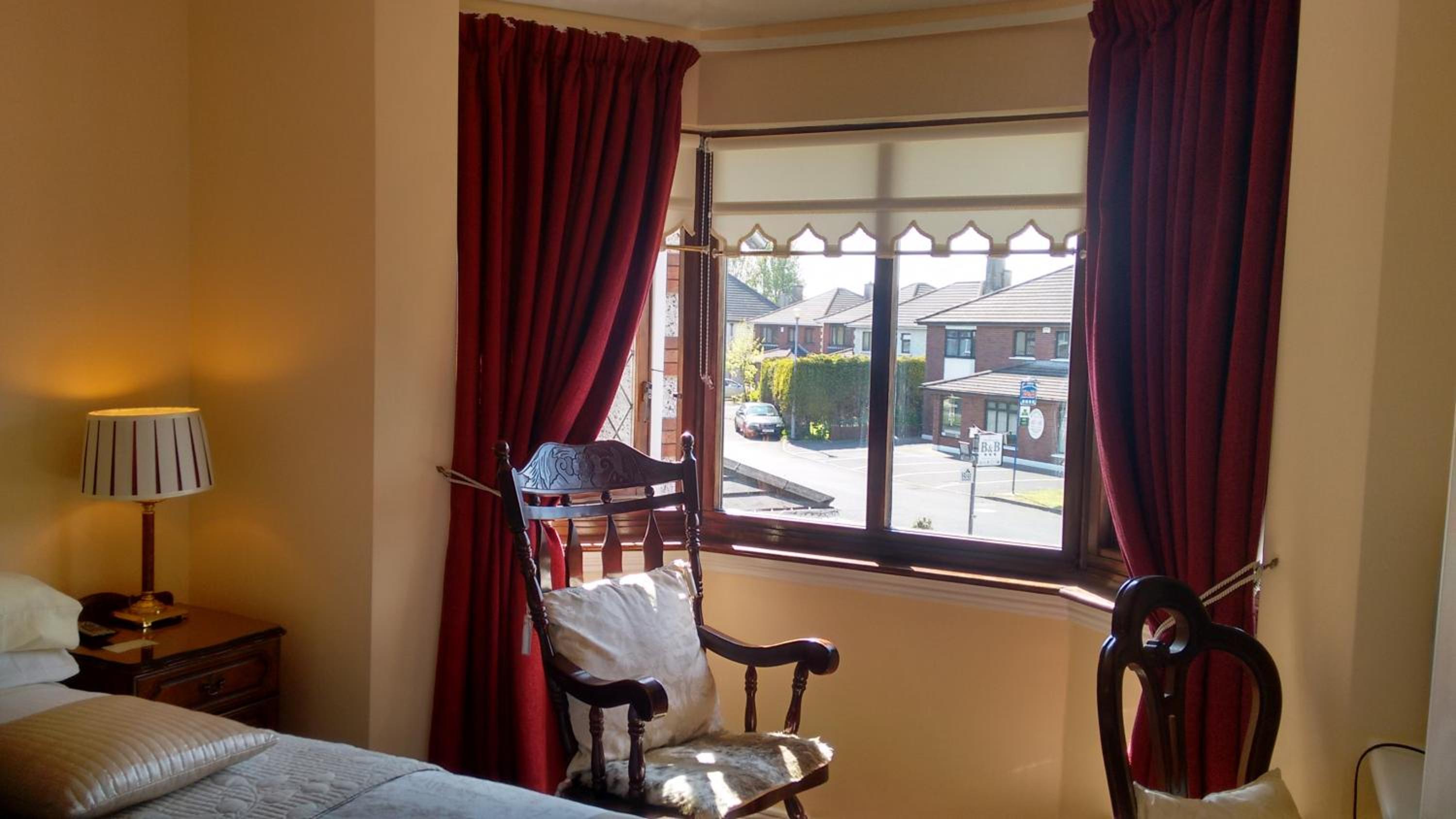 Double Room with Private Bathroom - Photo 12