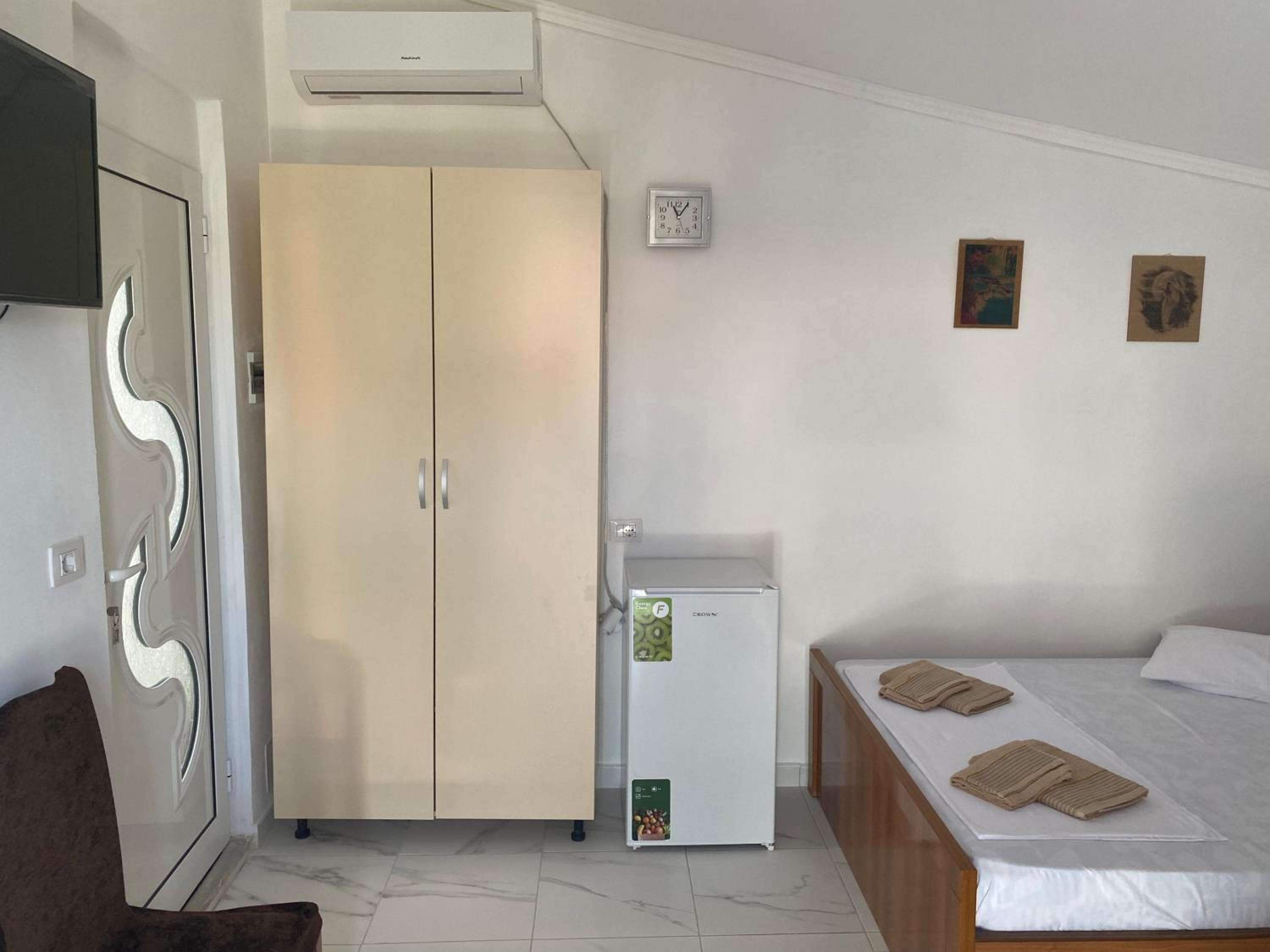 Basic Triple Room photo 2