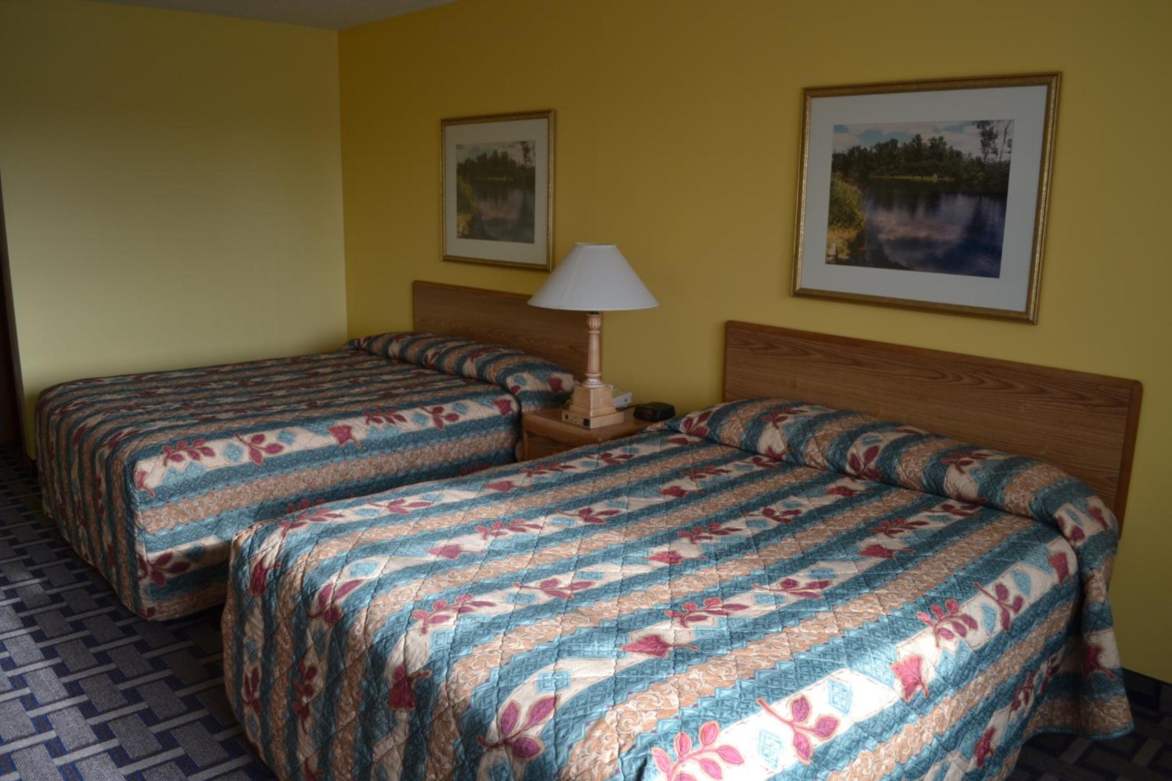 Queen Room with Two Queen Beds - Photo 7