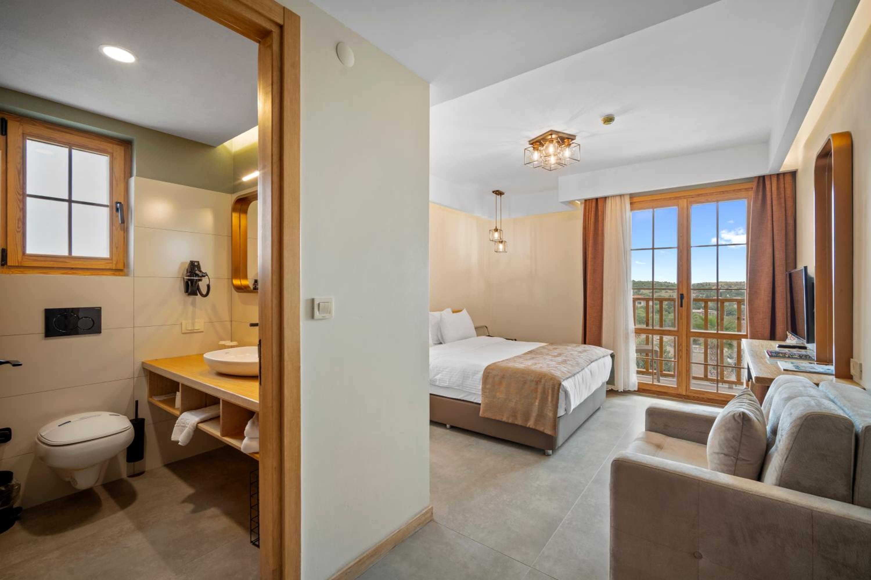 Standard Double Room - Photo 11