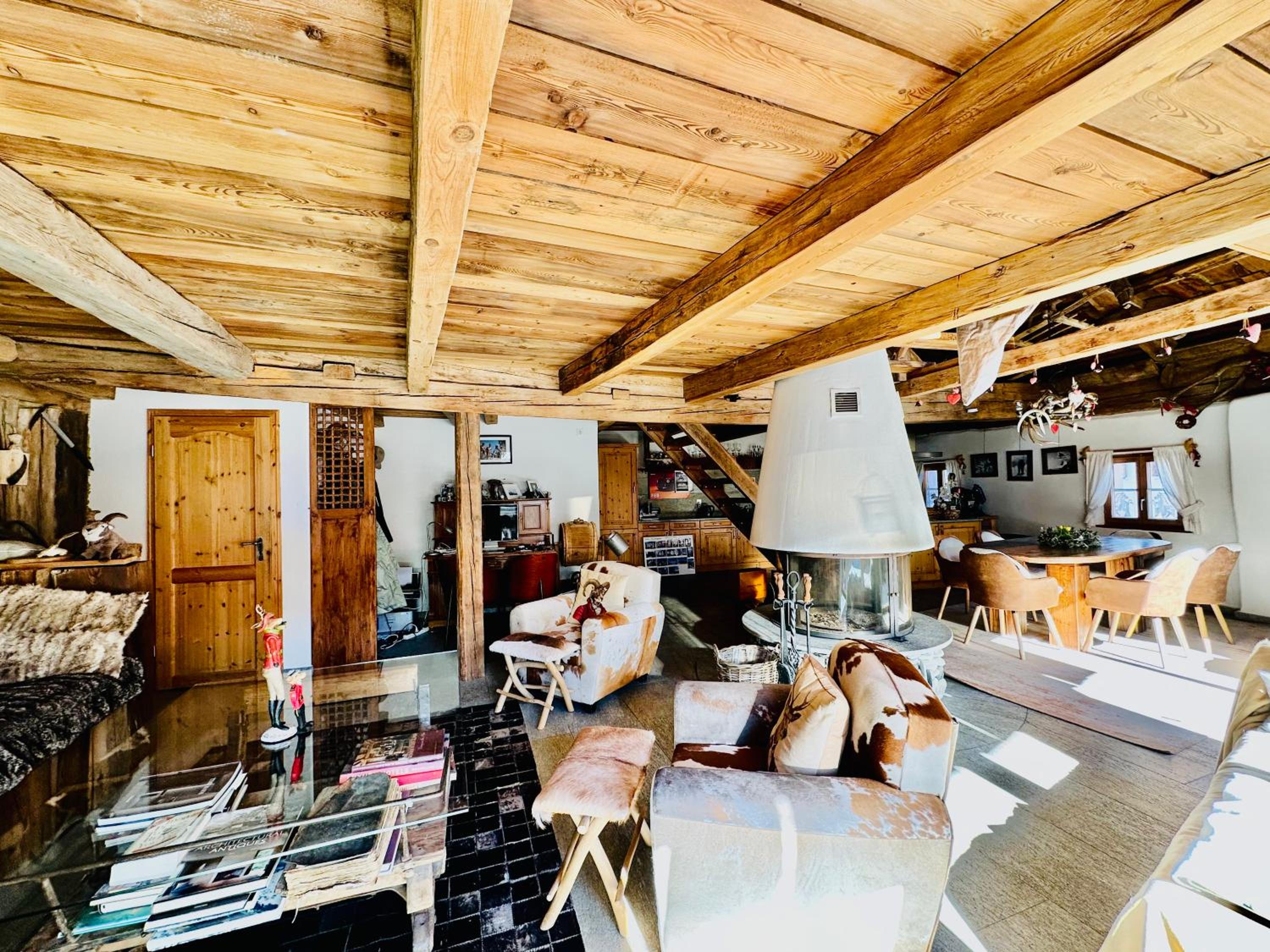 Apartment - Split Level photo 3