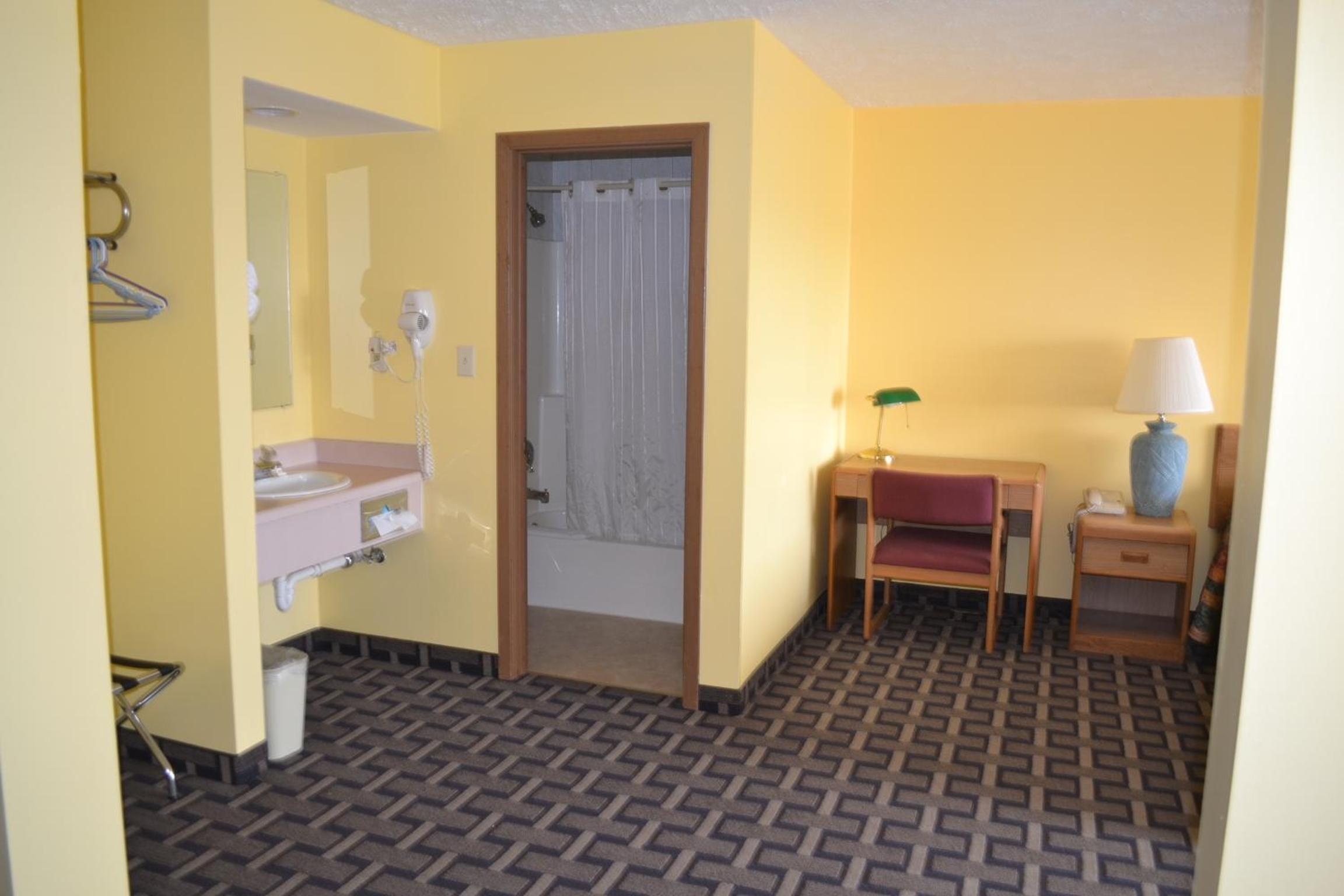 King Room with Sofa Bed - Photo 10