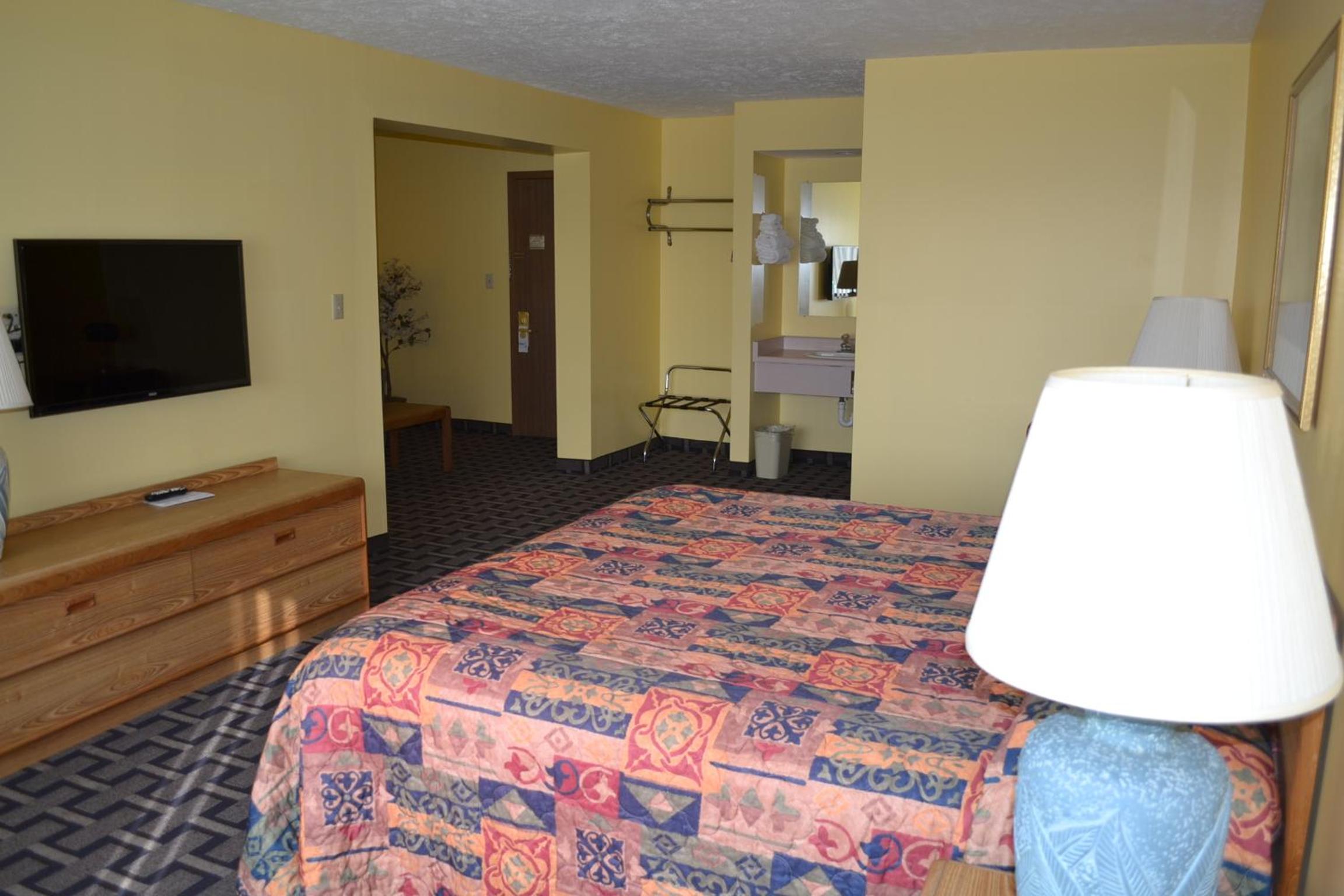 King Room with Sofa Bed - Photo 9
