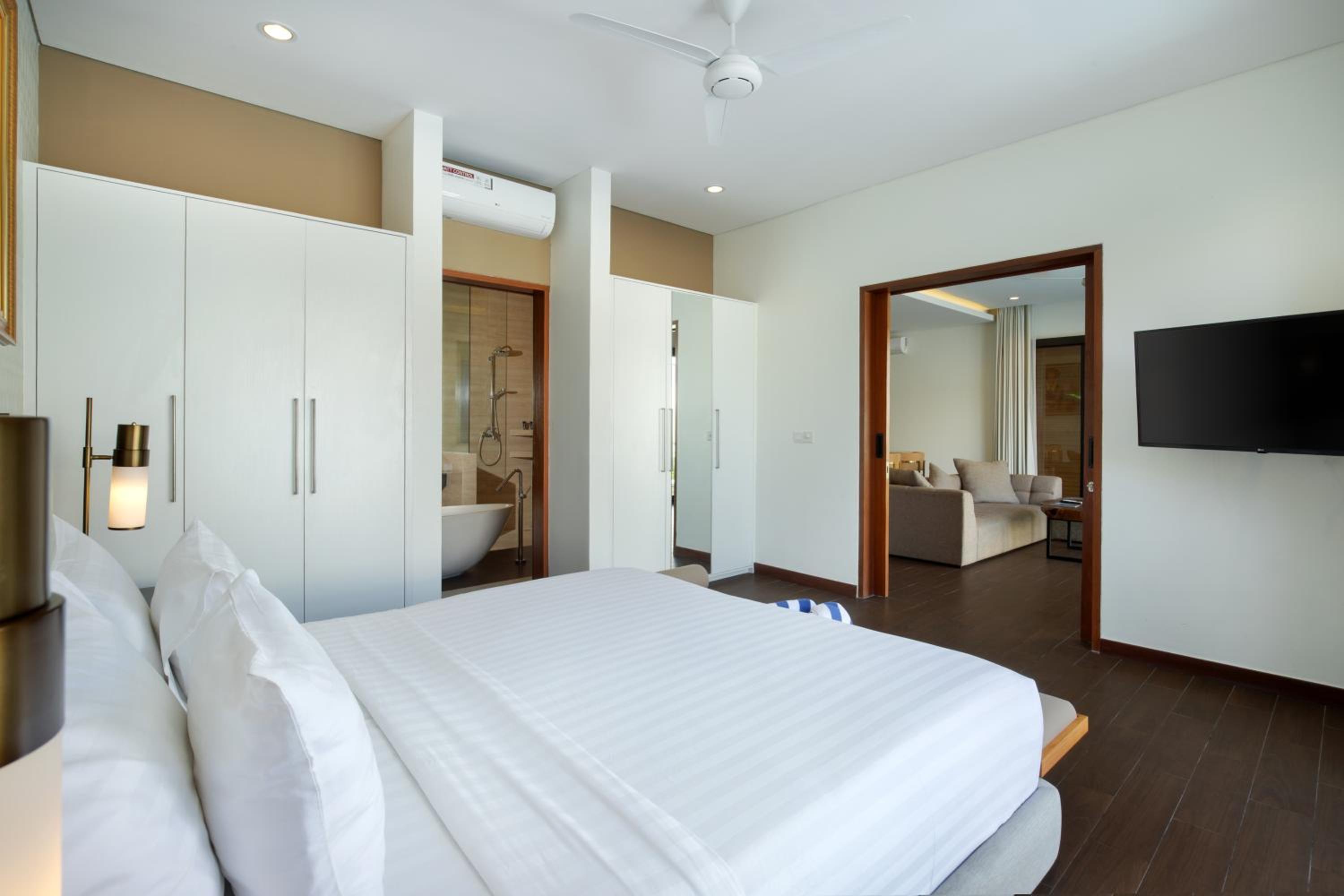 One-Bedroom Villa - Photo 39