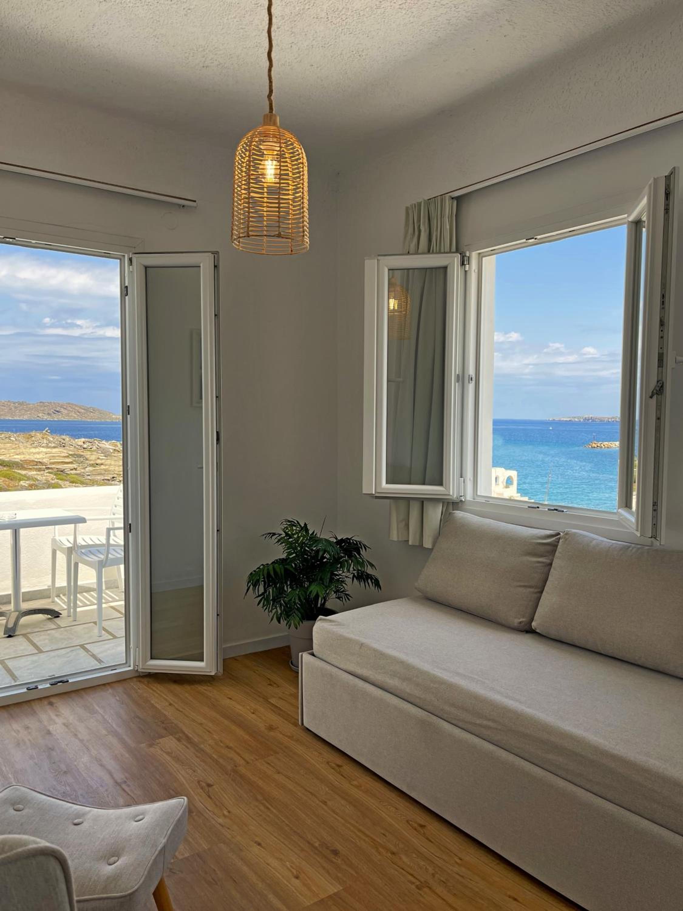 Apartment with Panoramic Pool and Sea View - Photo 2