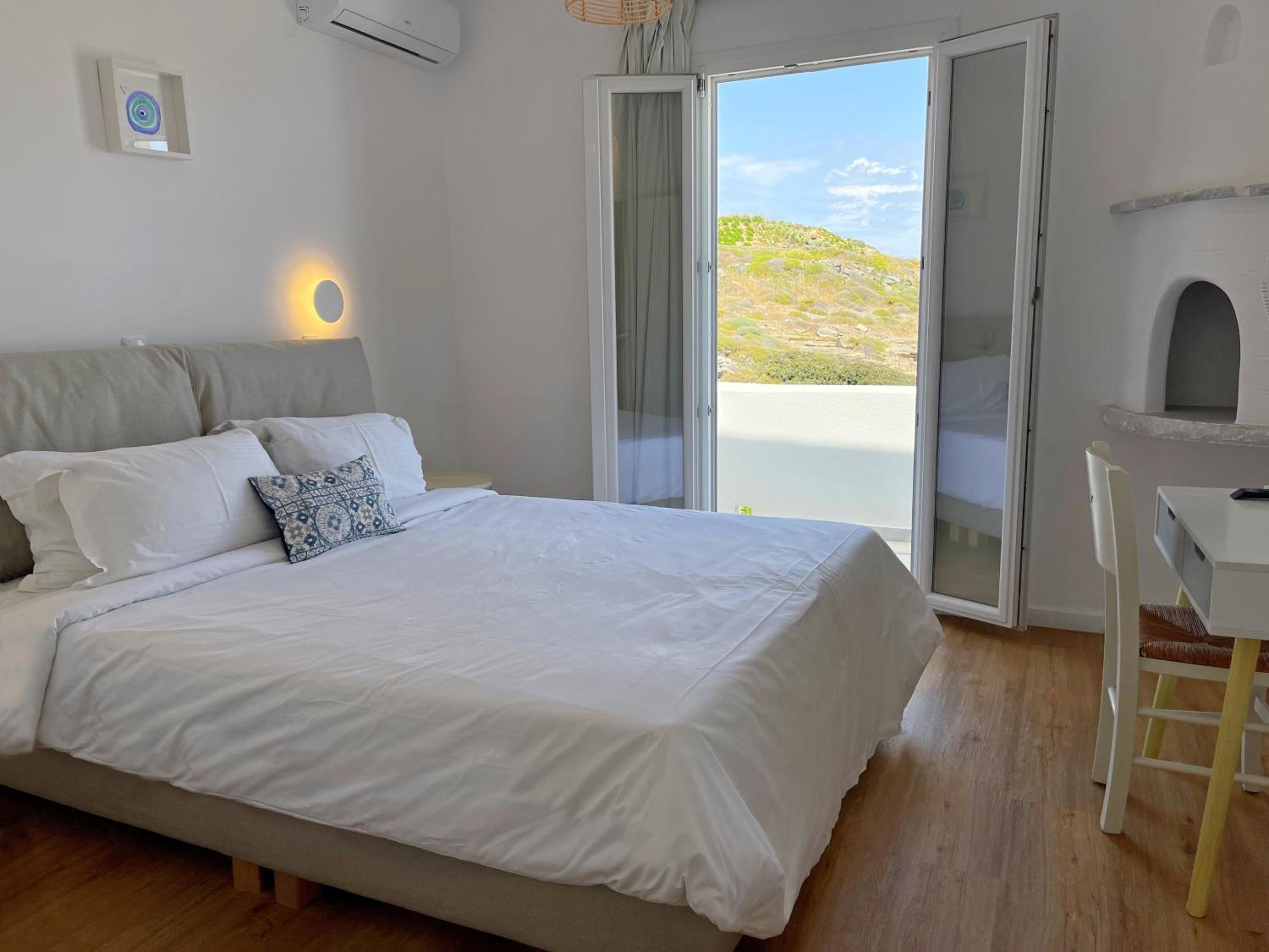 Apartment with Panoramic Pool and Sea View