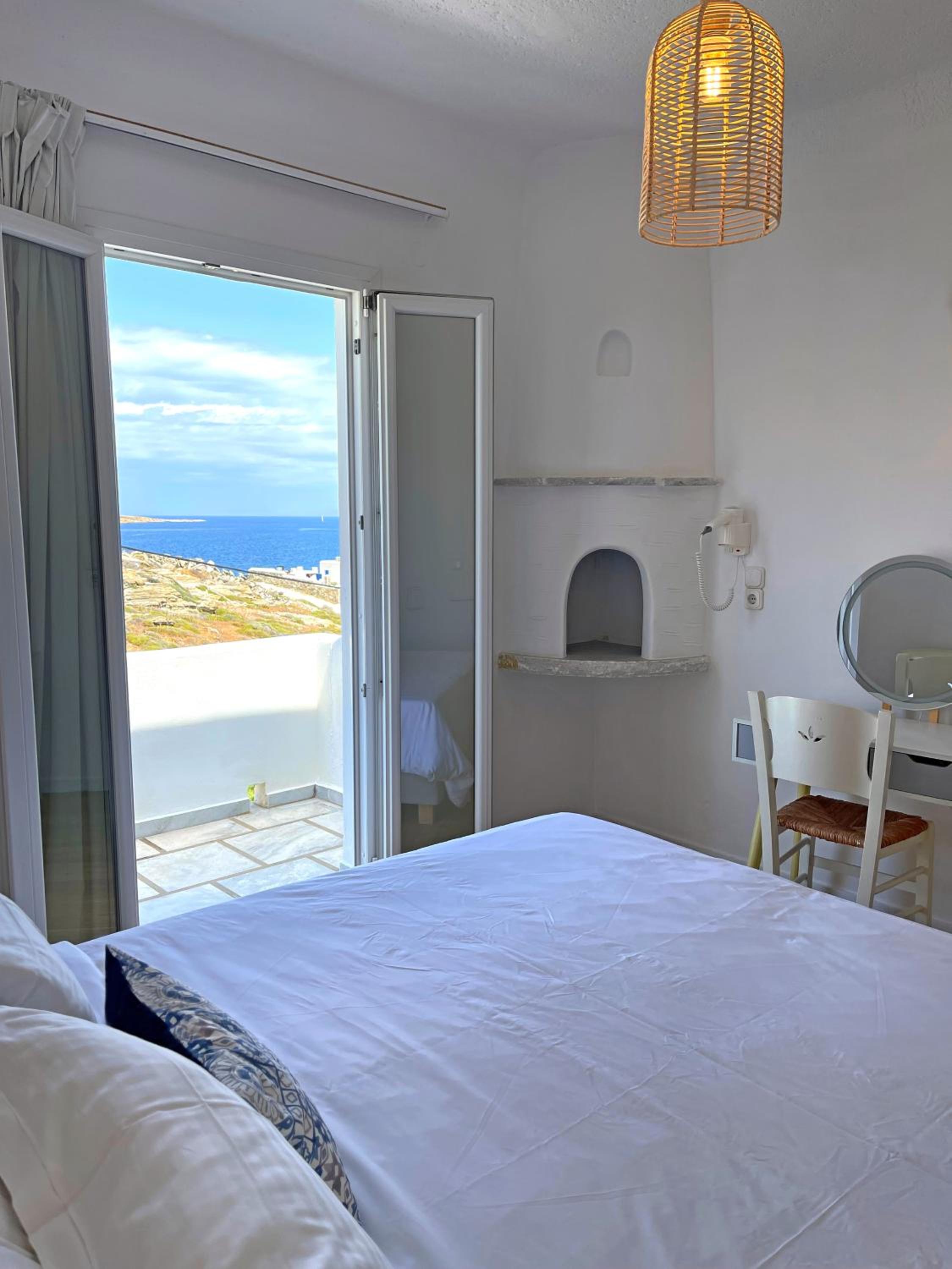 Apartment with Panoramic Pool and Sea View - Photo 11