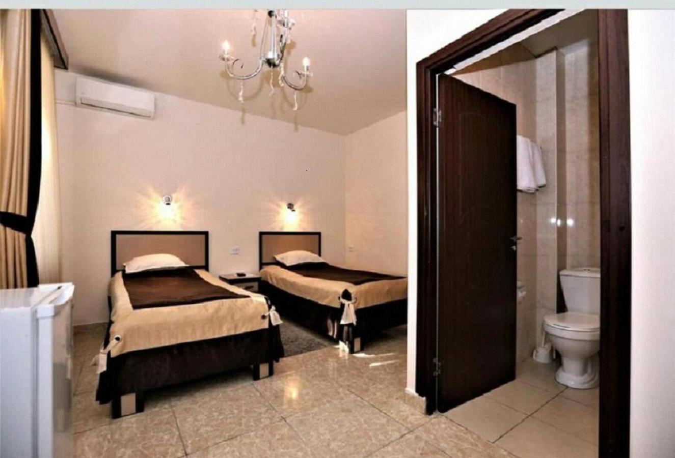 Twin Room with Private Bathroom photo 1