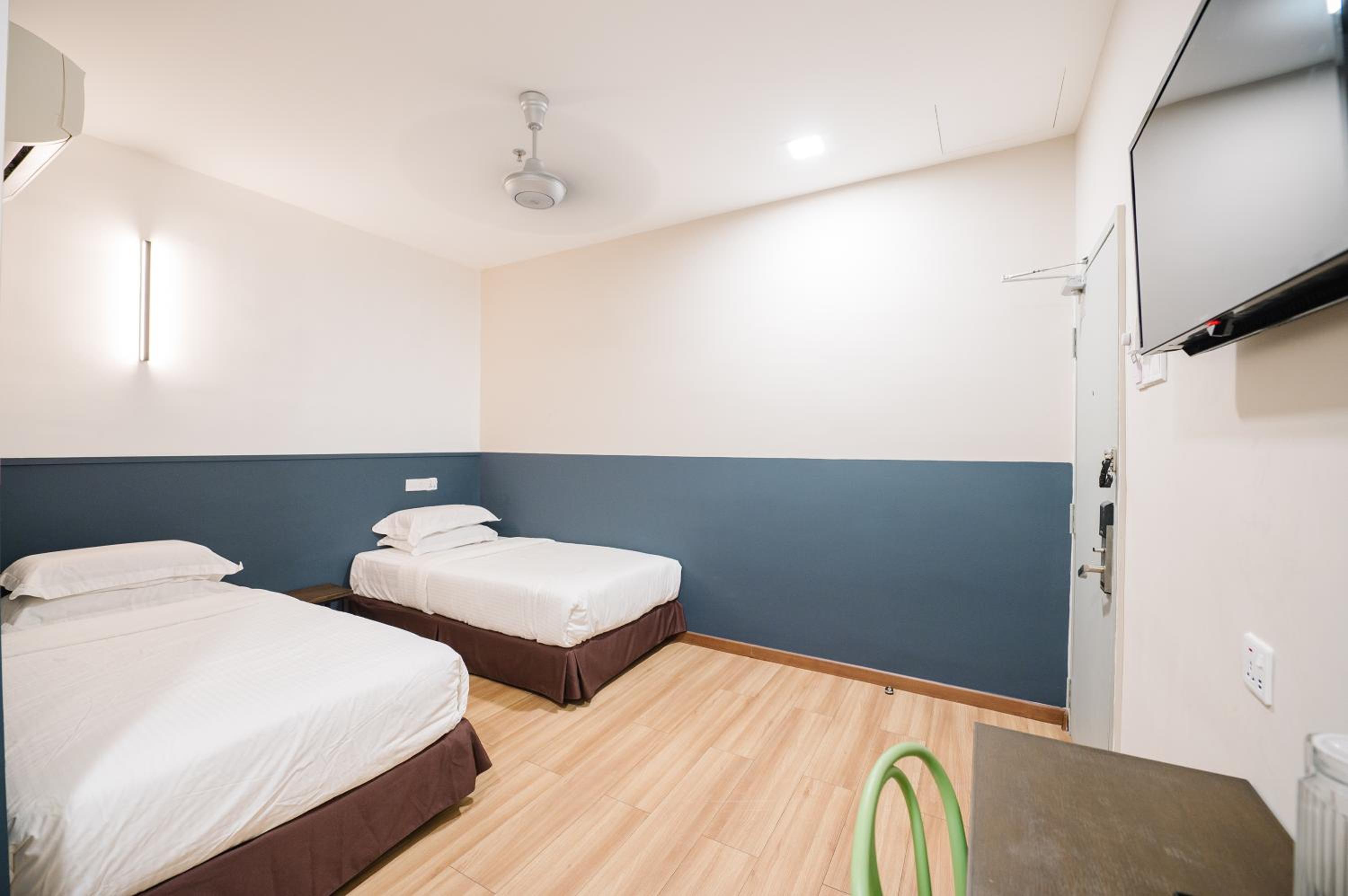 Standard Twin Room - Photo 5