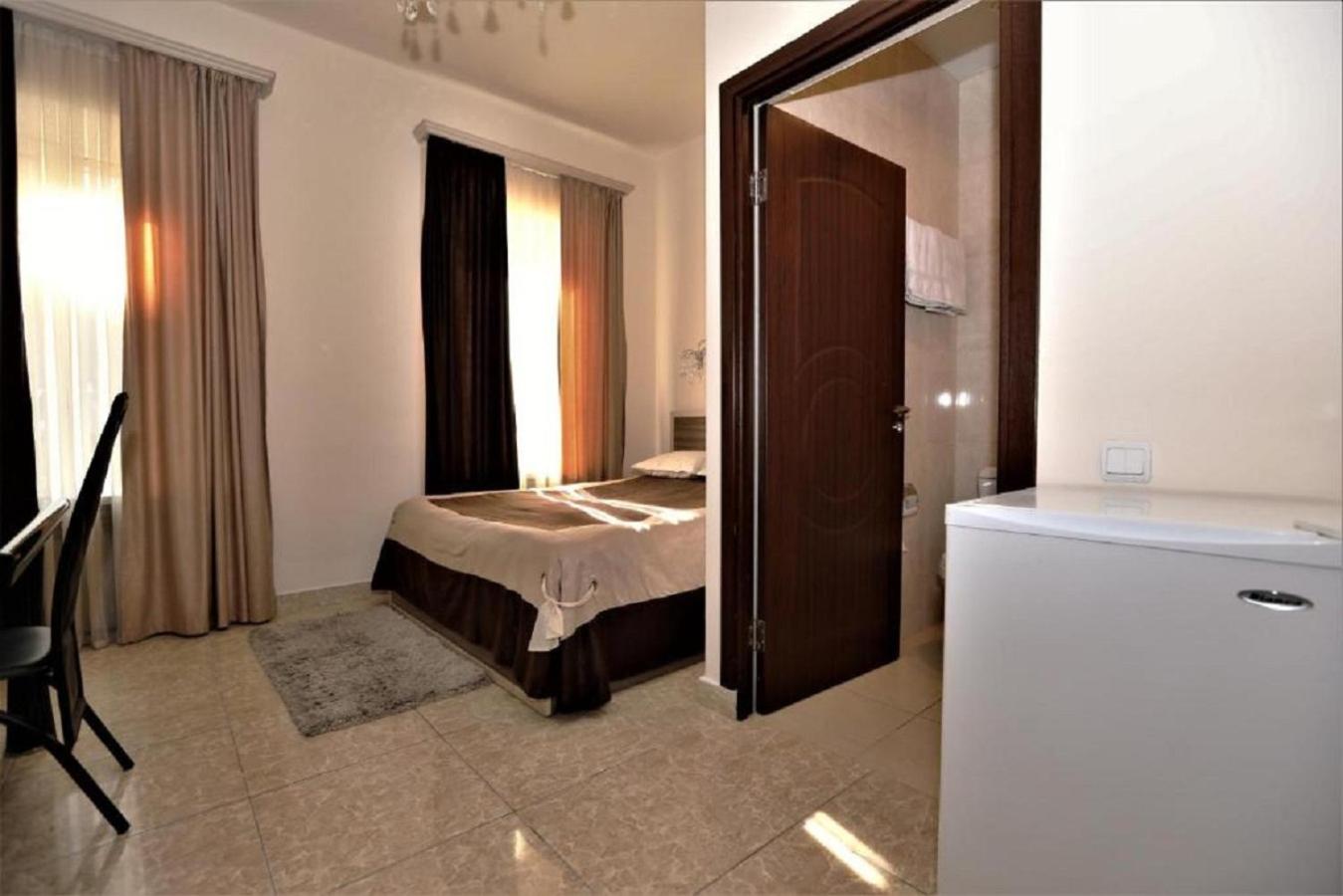 Double Room with Private Bathroom photo 1