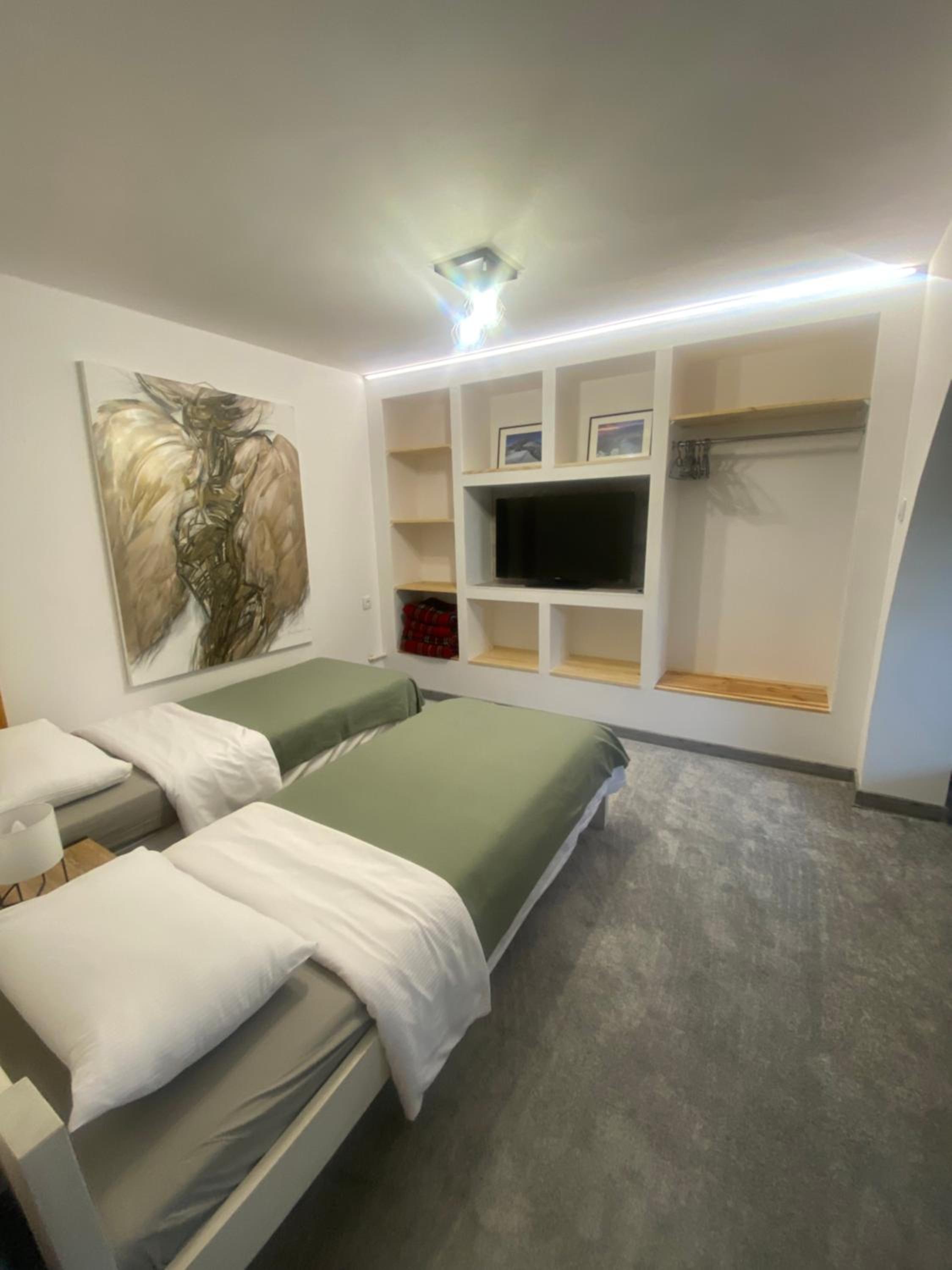 Family Room with Private Bathroom photo 1