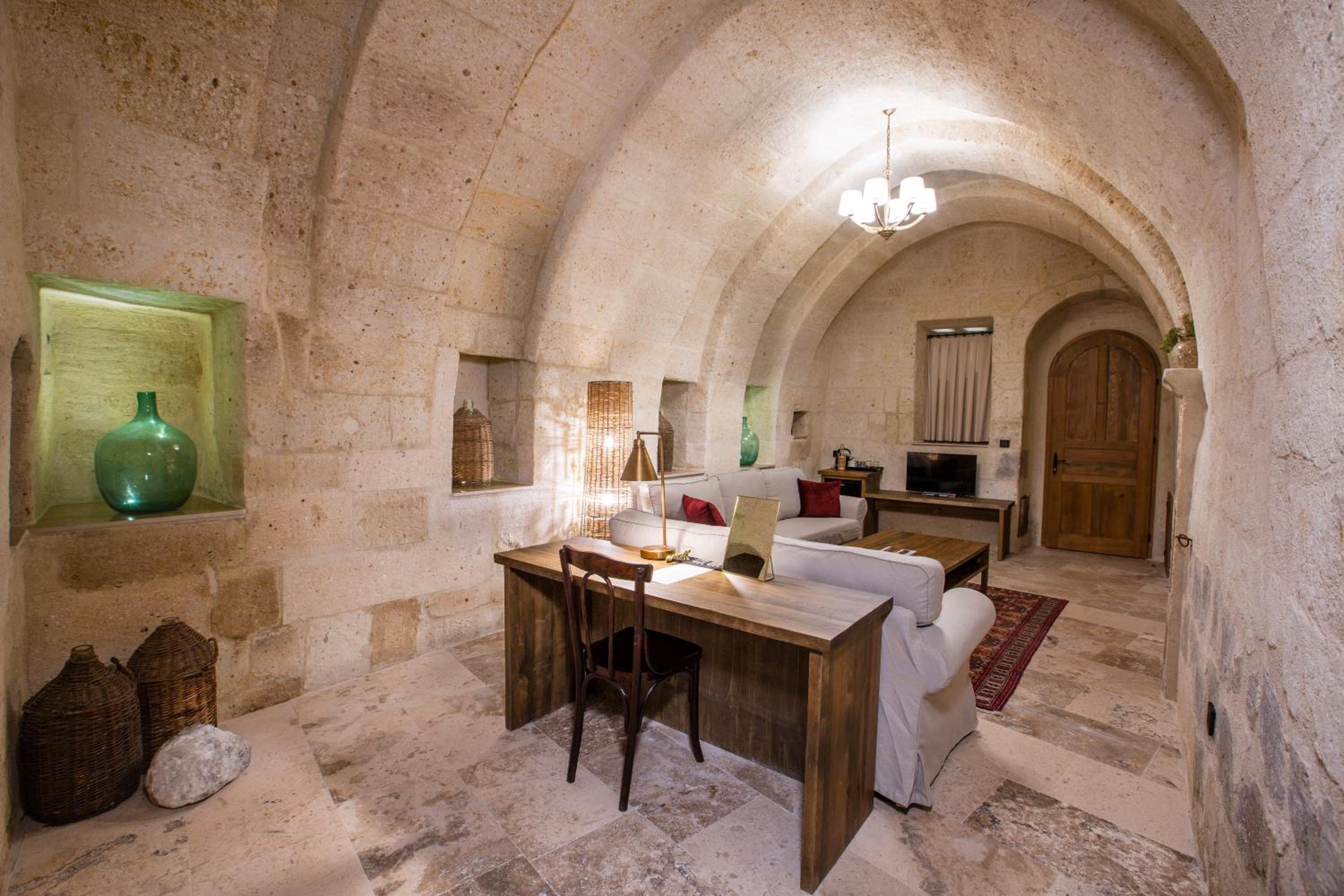 Suite - Photo 19