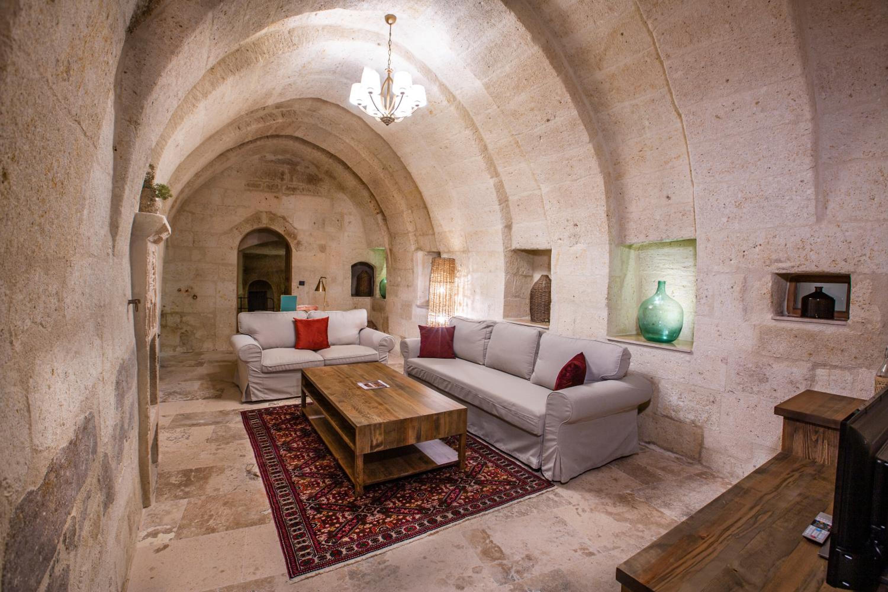 Suite - Photo 18