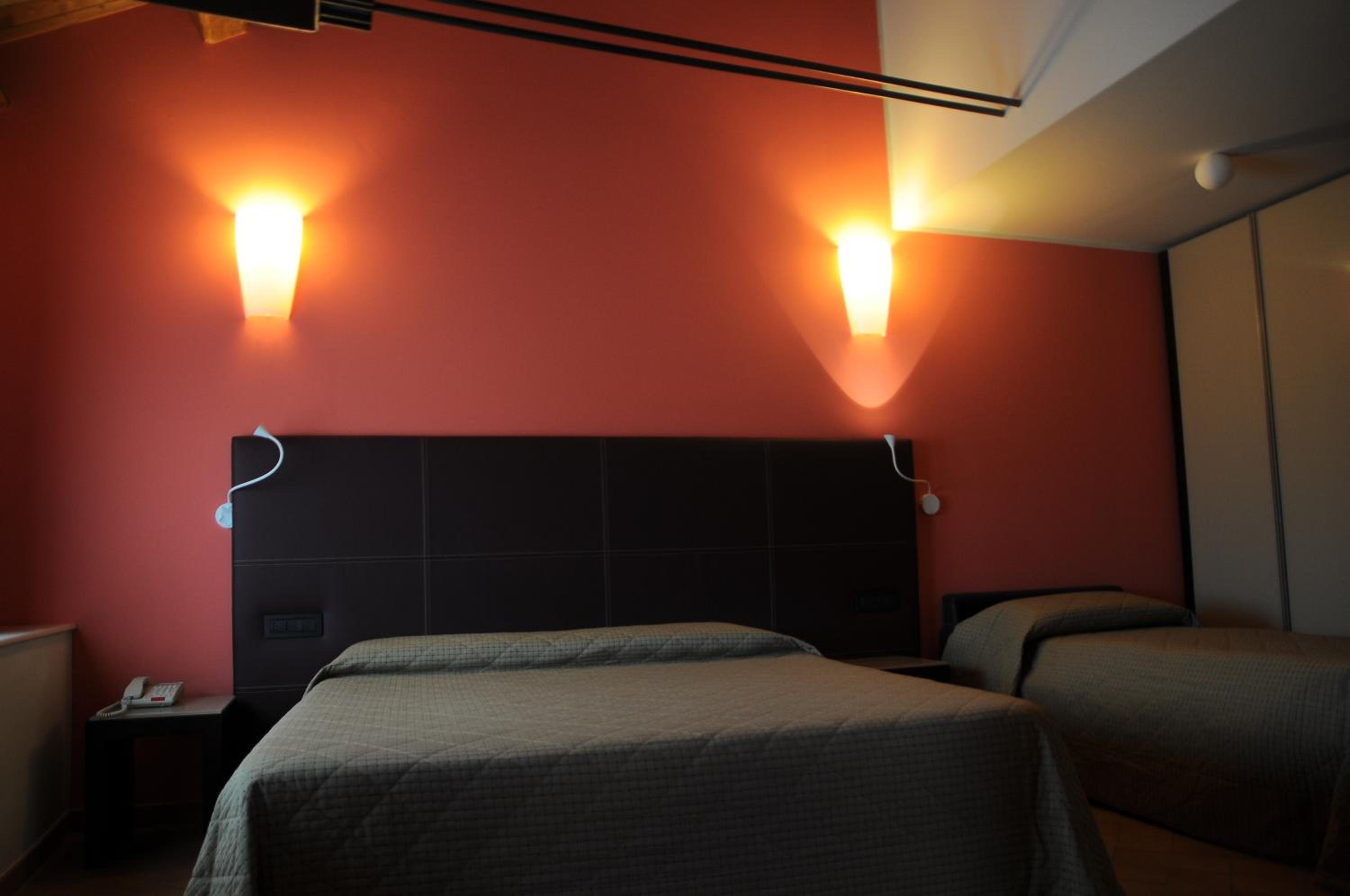Basic Triple Room photo 1