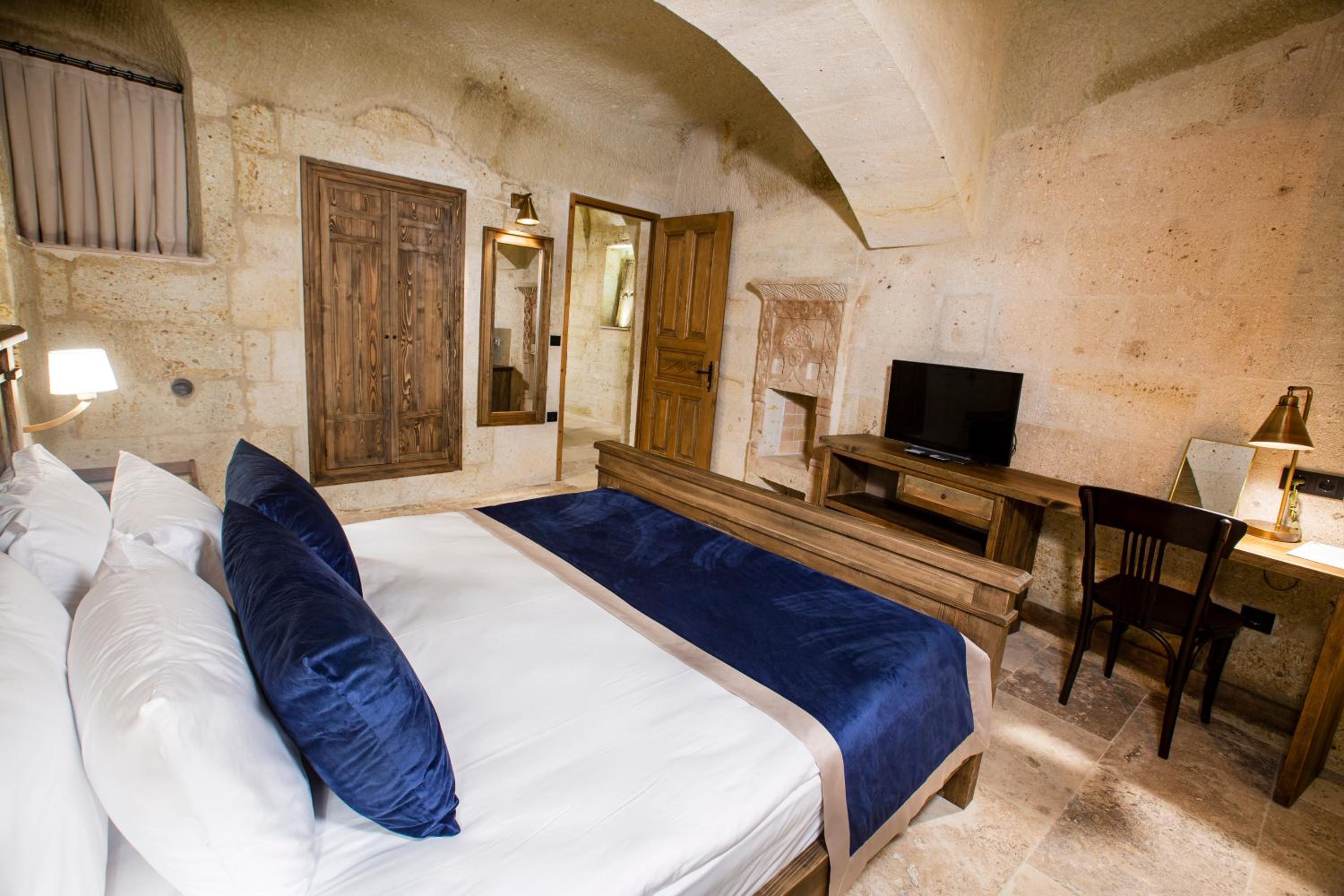 Suite - Photo 13