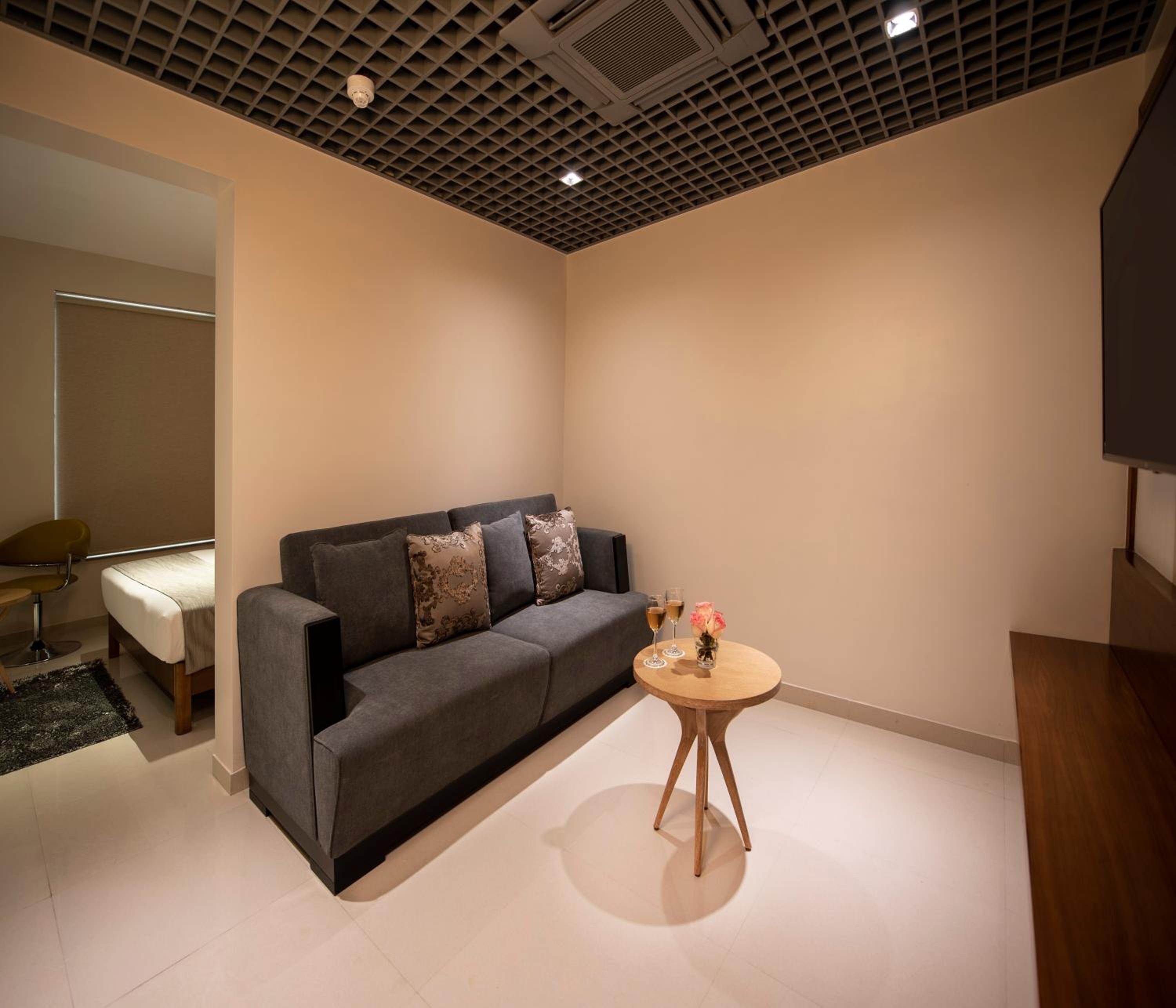 Suite - Photo 2