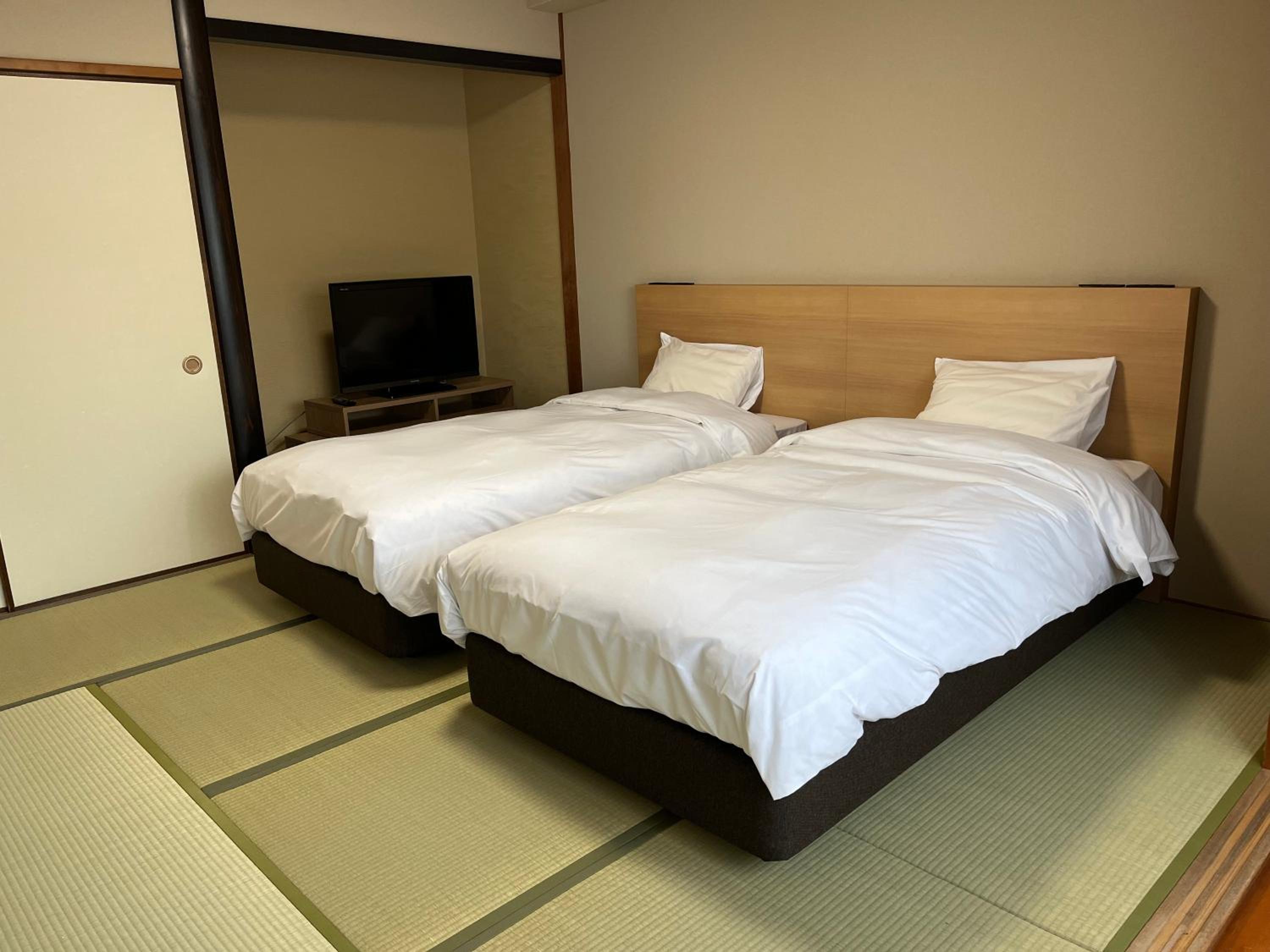 Standard Twin Room - Photo 2