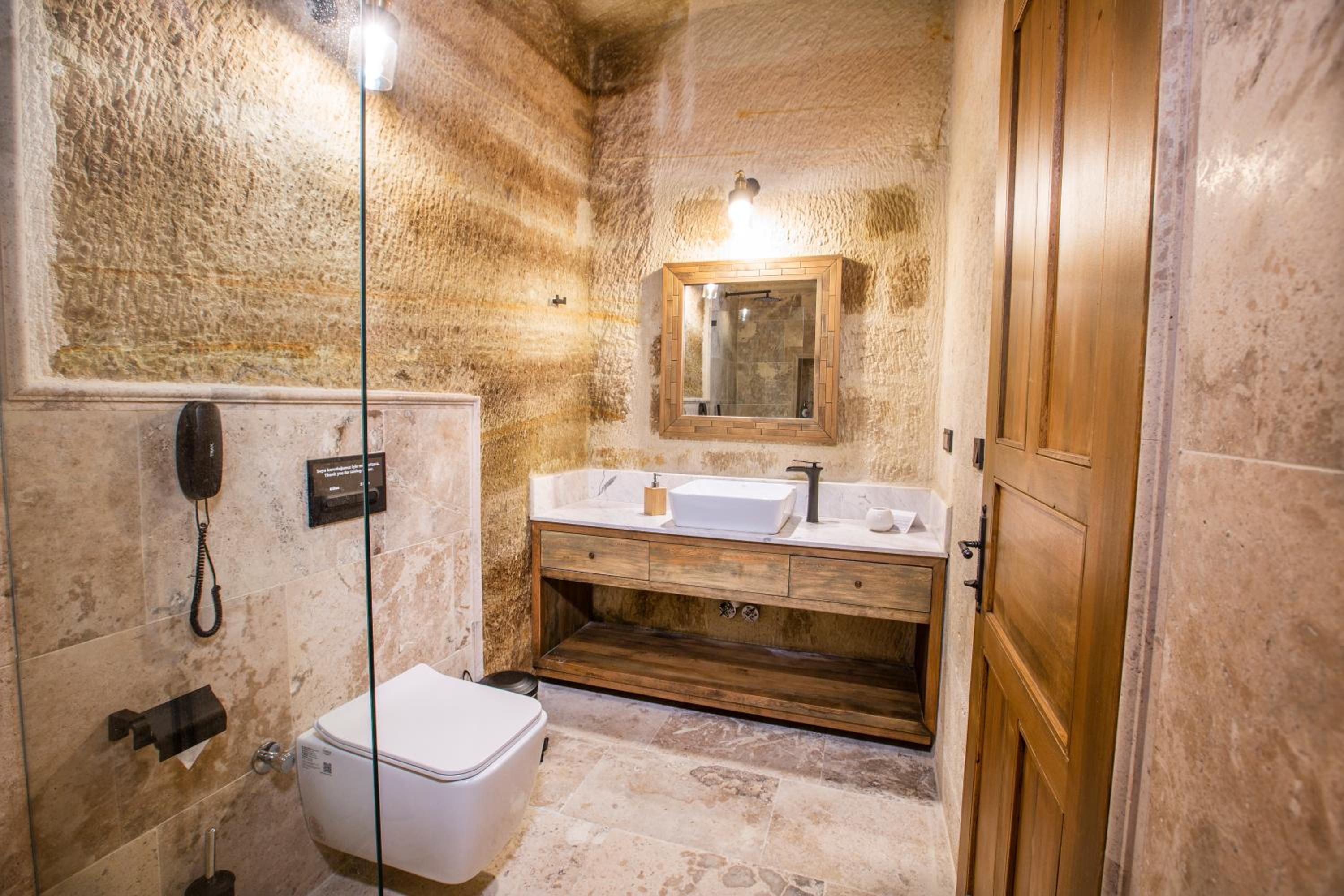 Suite - Photo 9