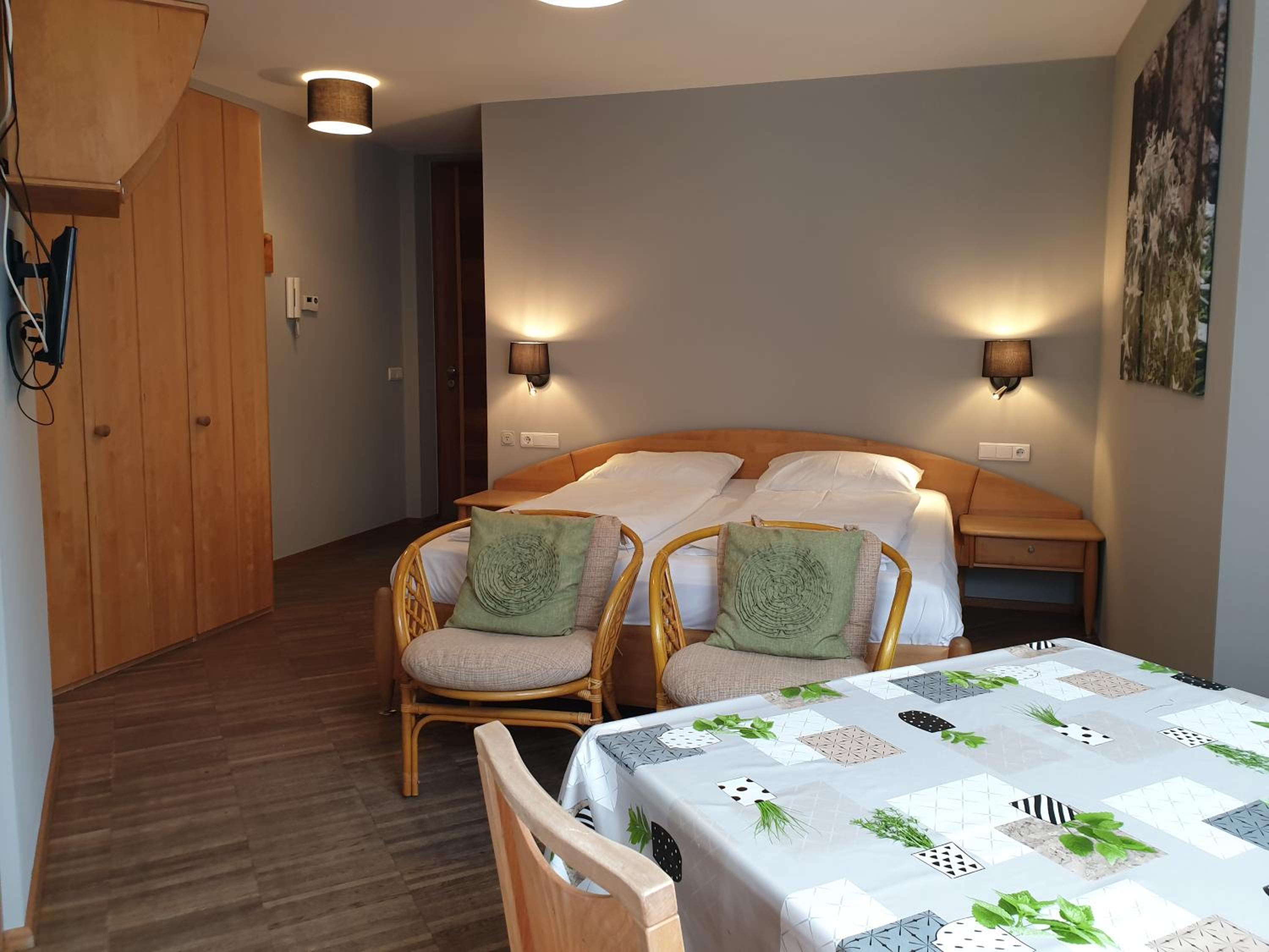 One-Bedroom Apartment