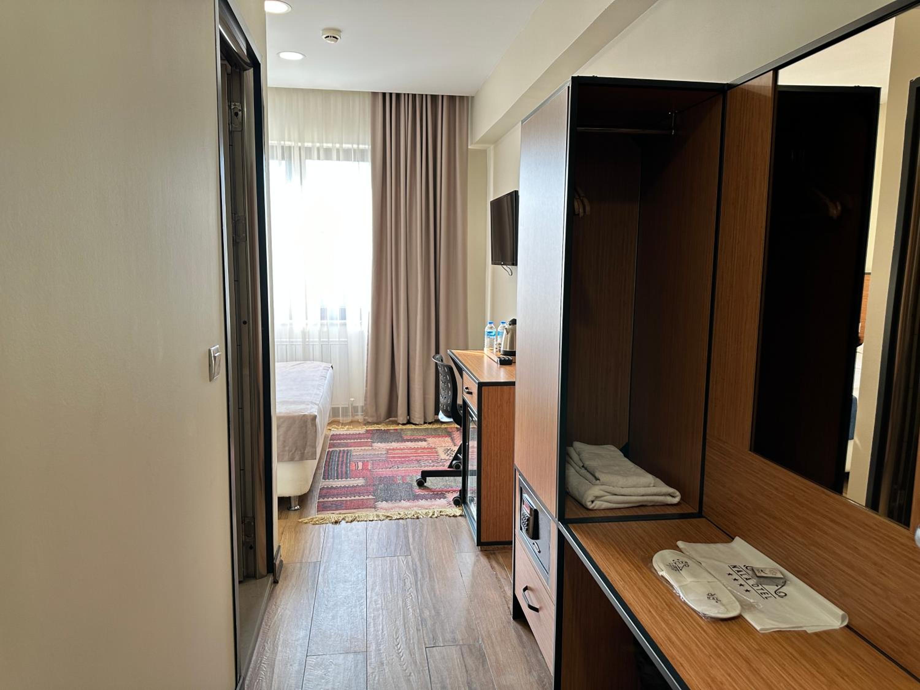 Standard Double Room - Photo 2