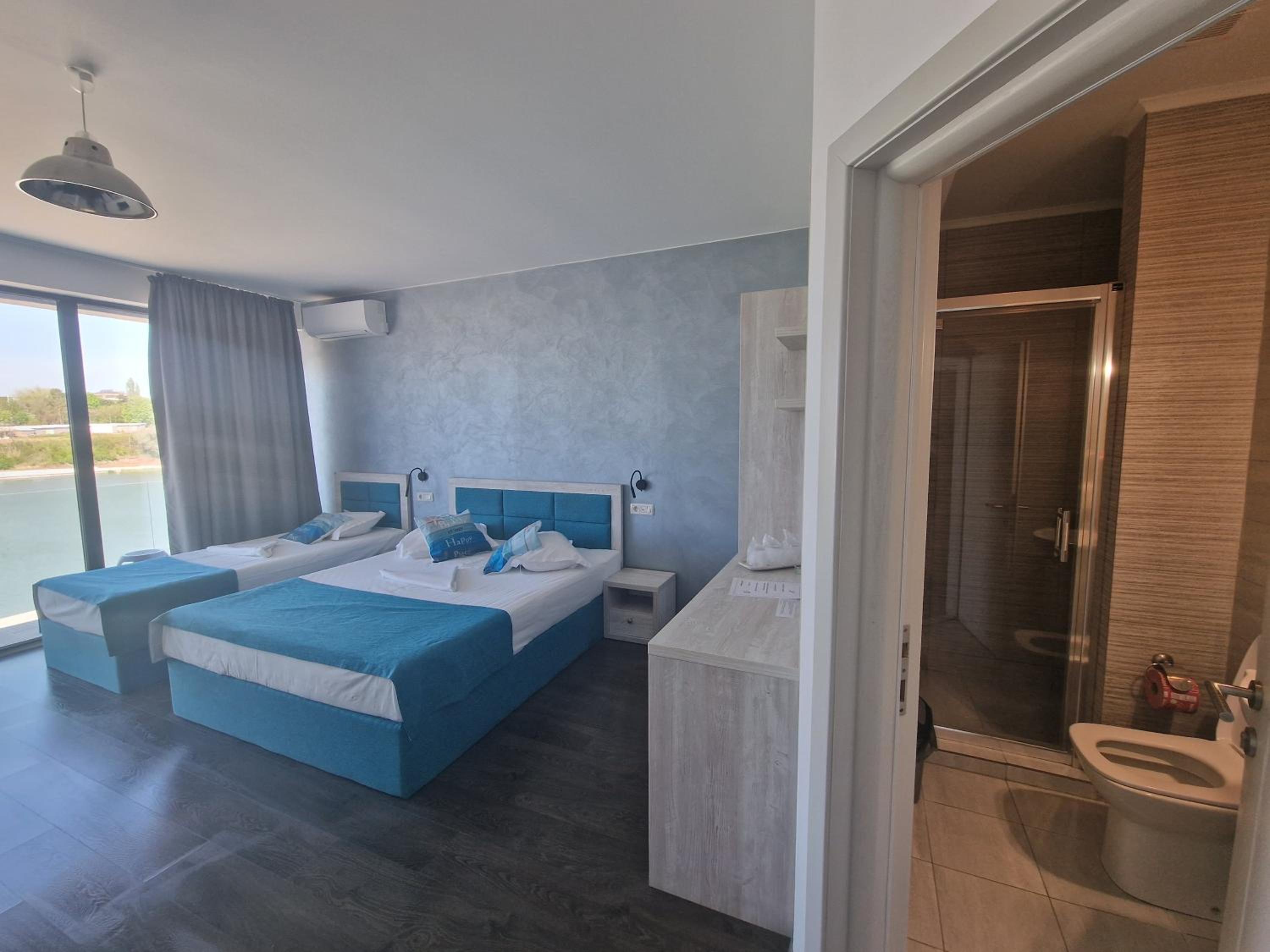 Triple Room with Lake View photo 2