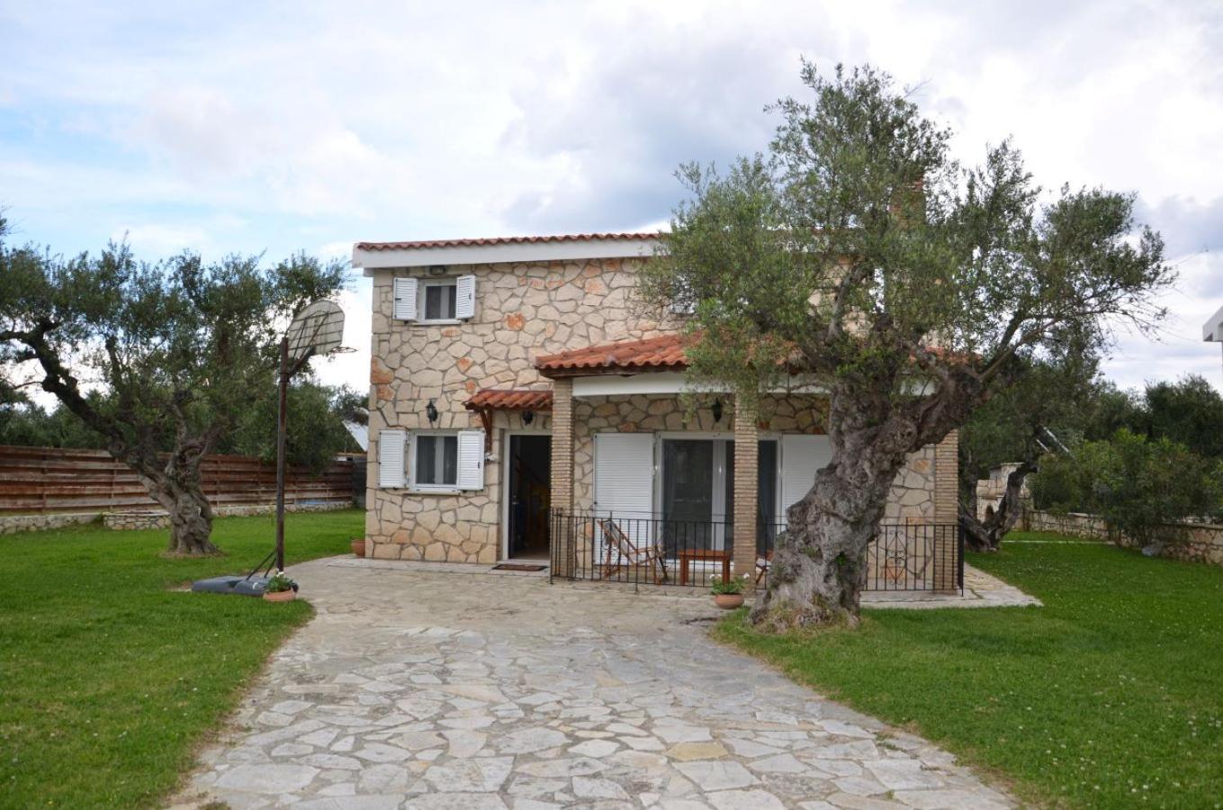 Three-Bedroom Villa photo 2