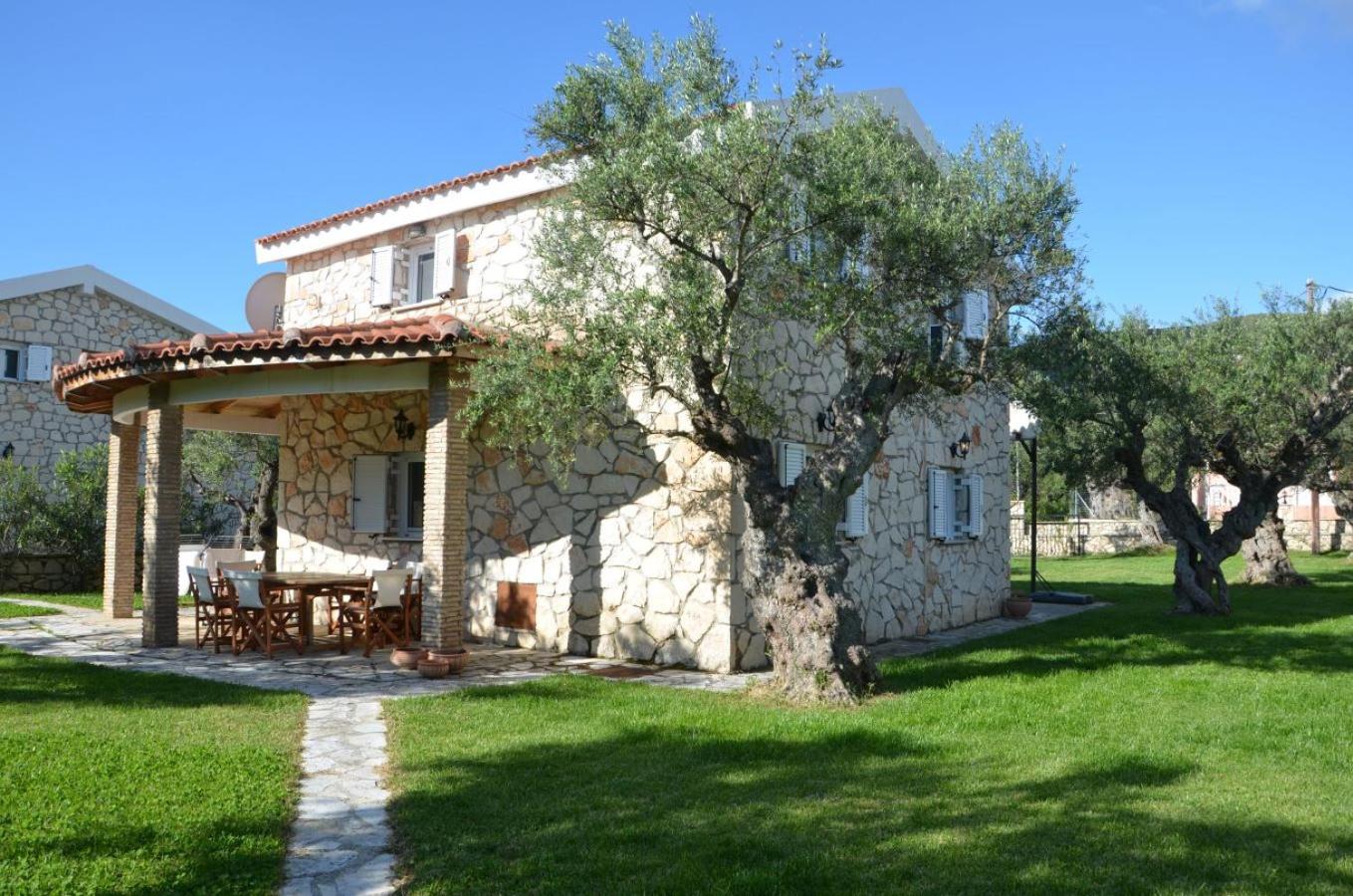 Three-Bedroom Villa photo 3
