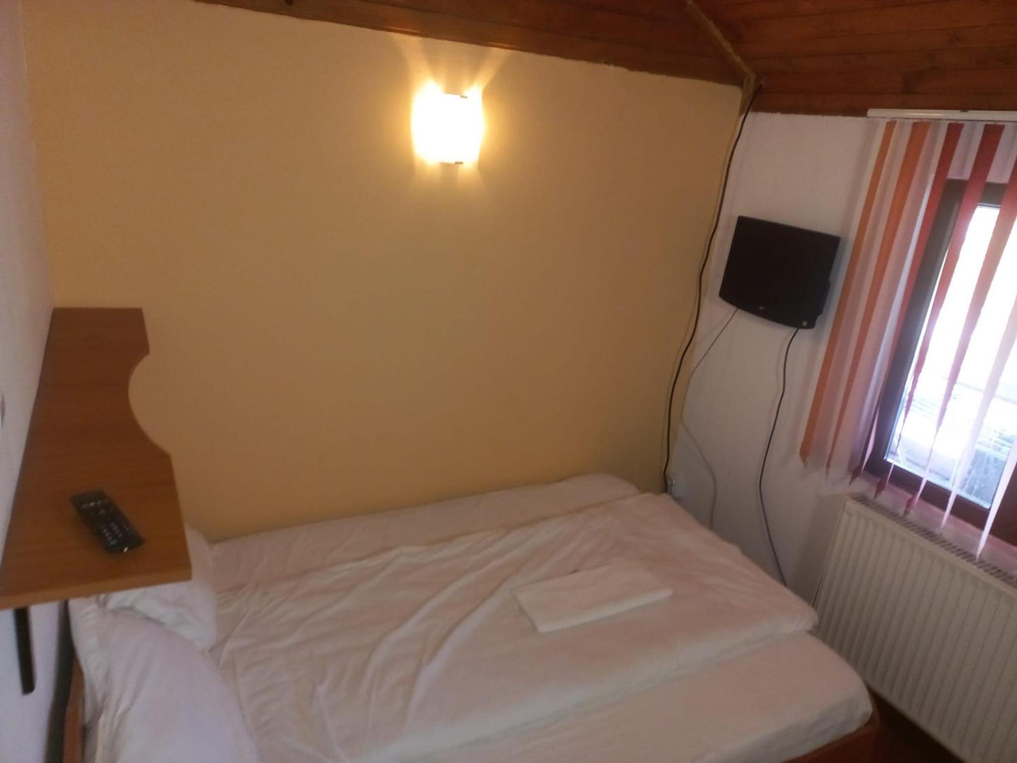 Double Room with Private Bathroom photo 3