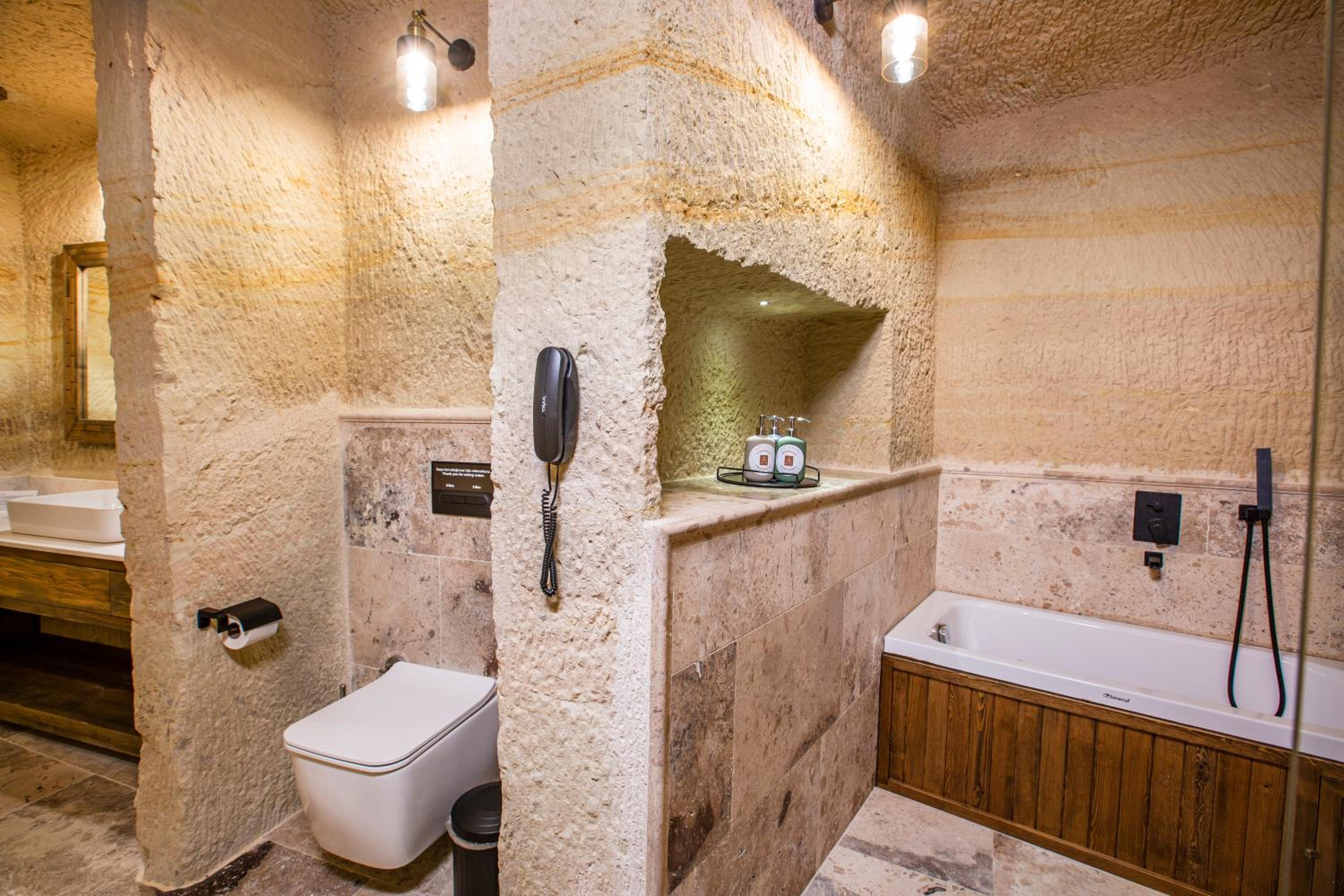 Suite - Photo 26