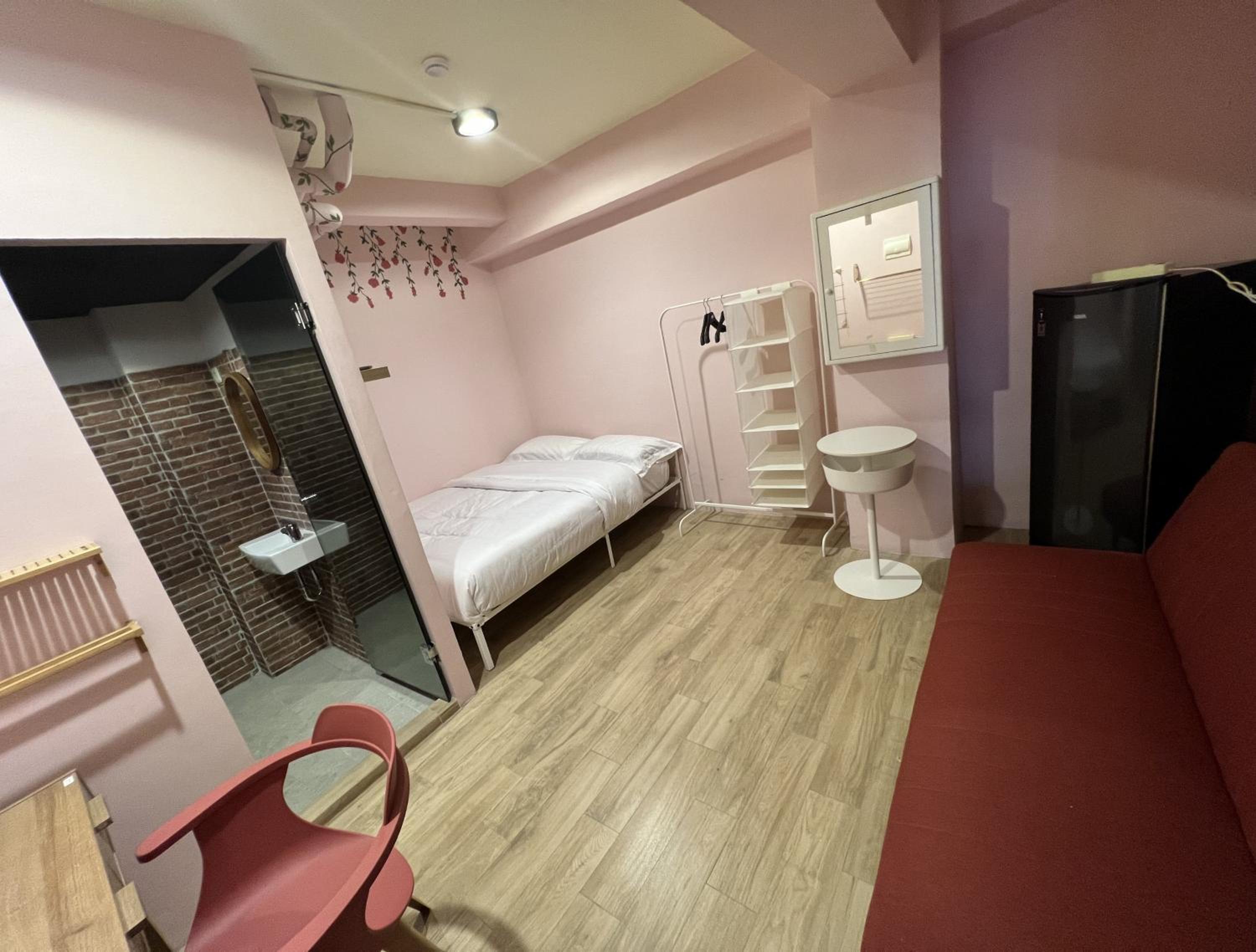 Queen Room - Photo 8
