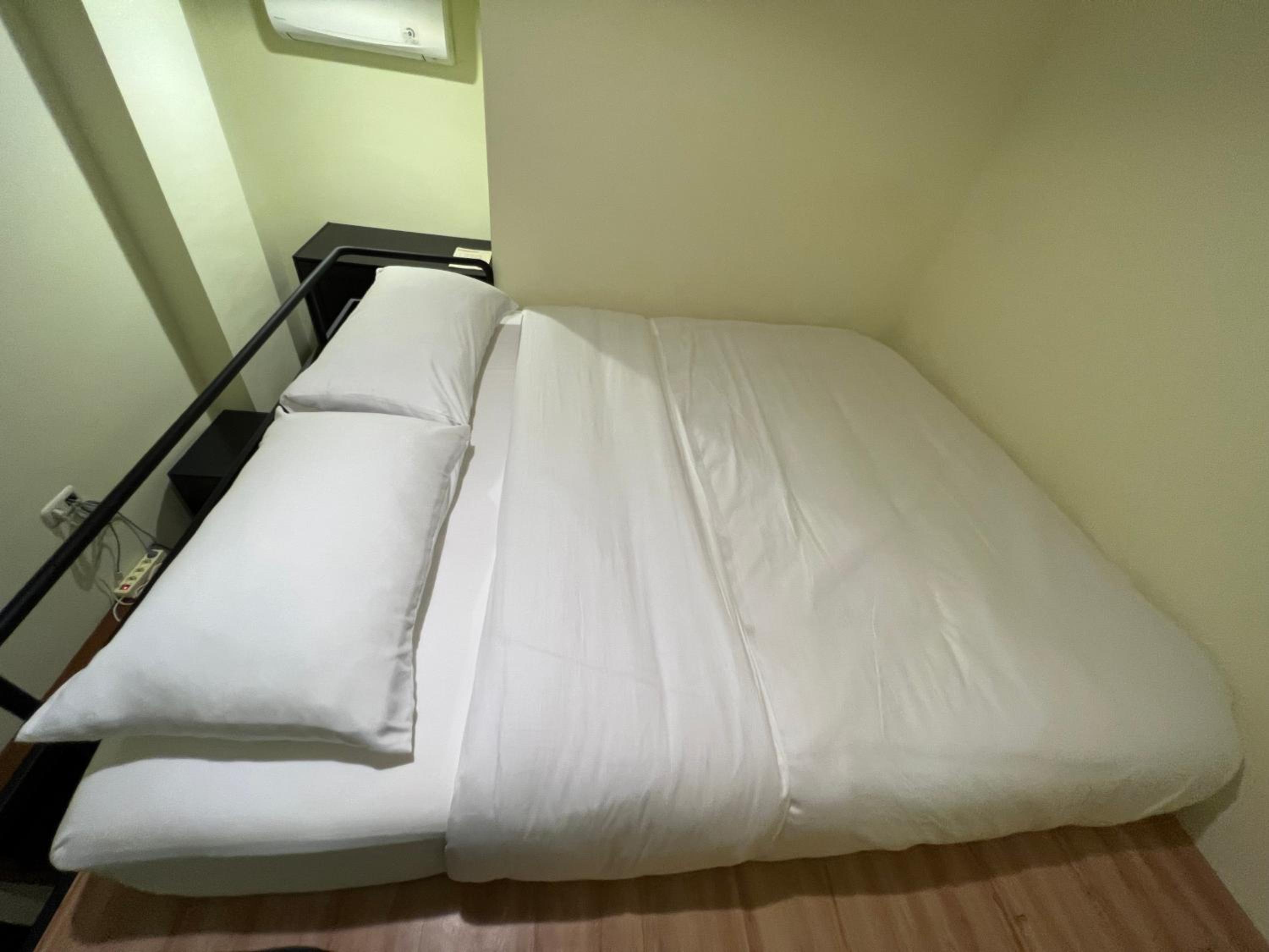 Queen Room - Photo 11