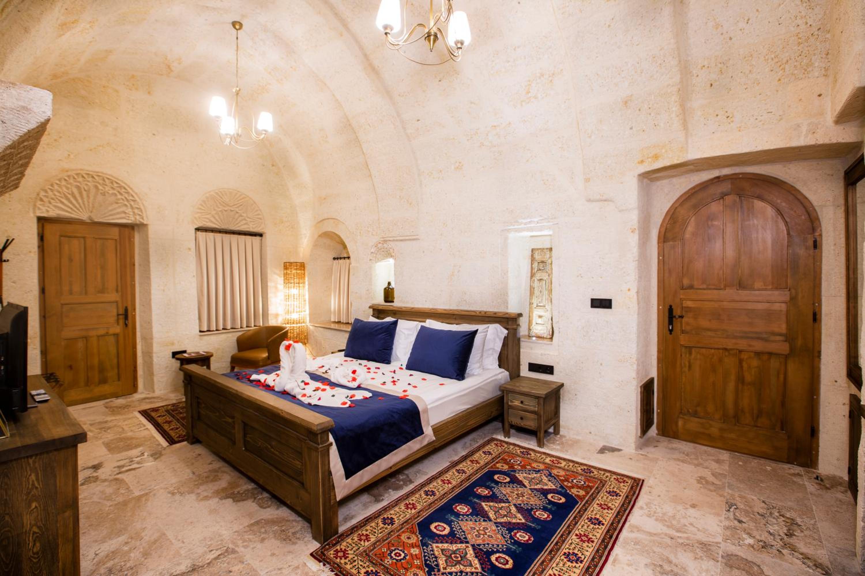 King Suite with Balcony photo 1