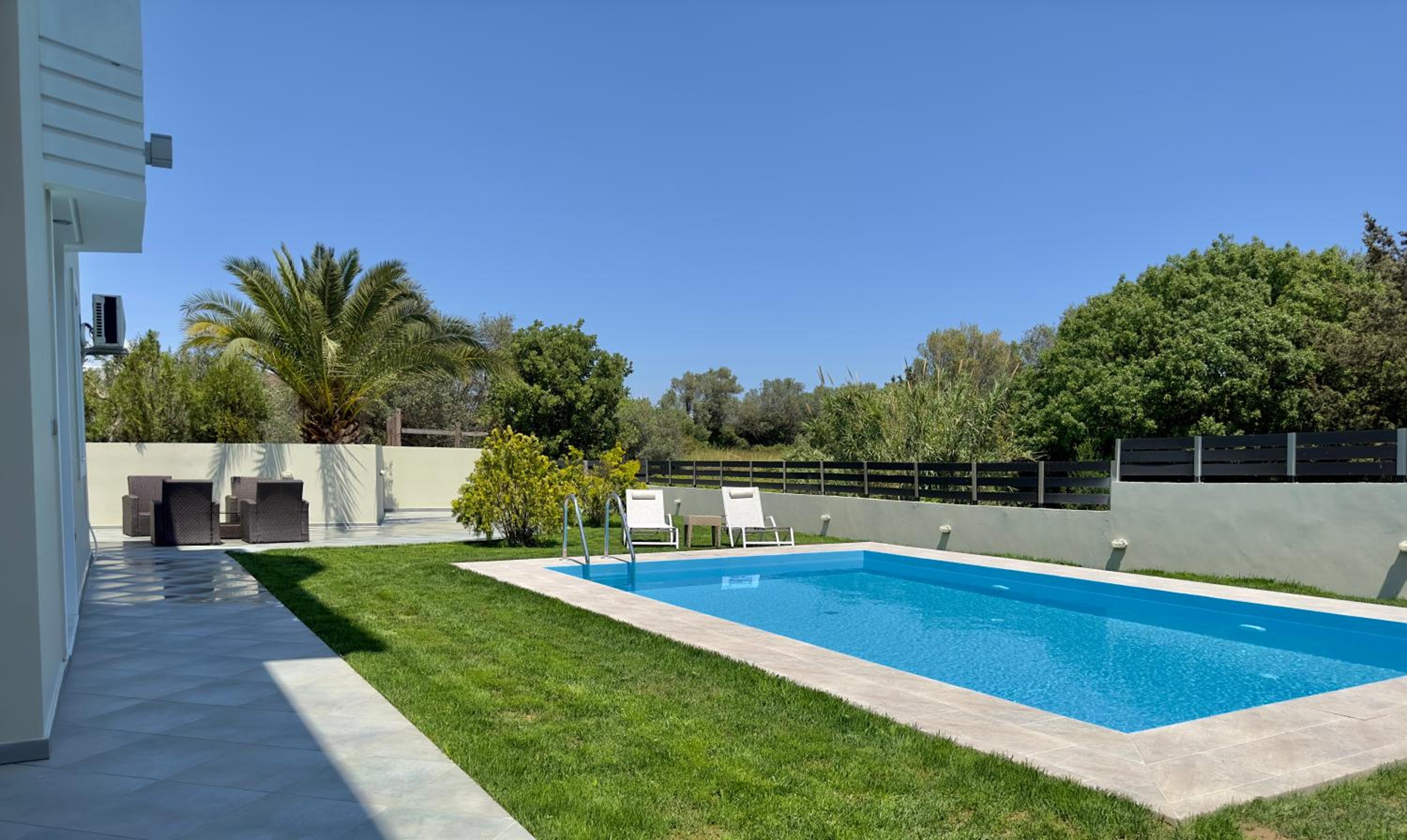 Three-Bedroom Villa photo 2