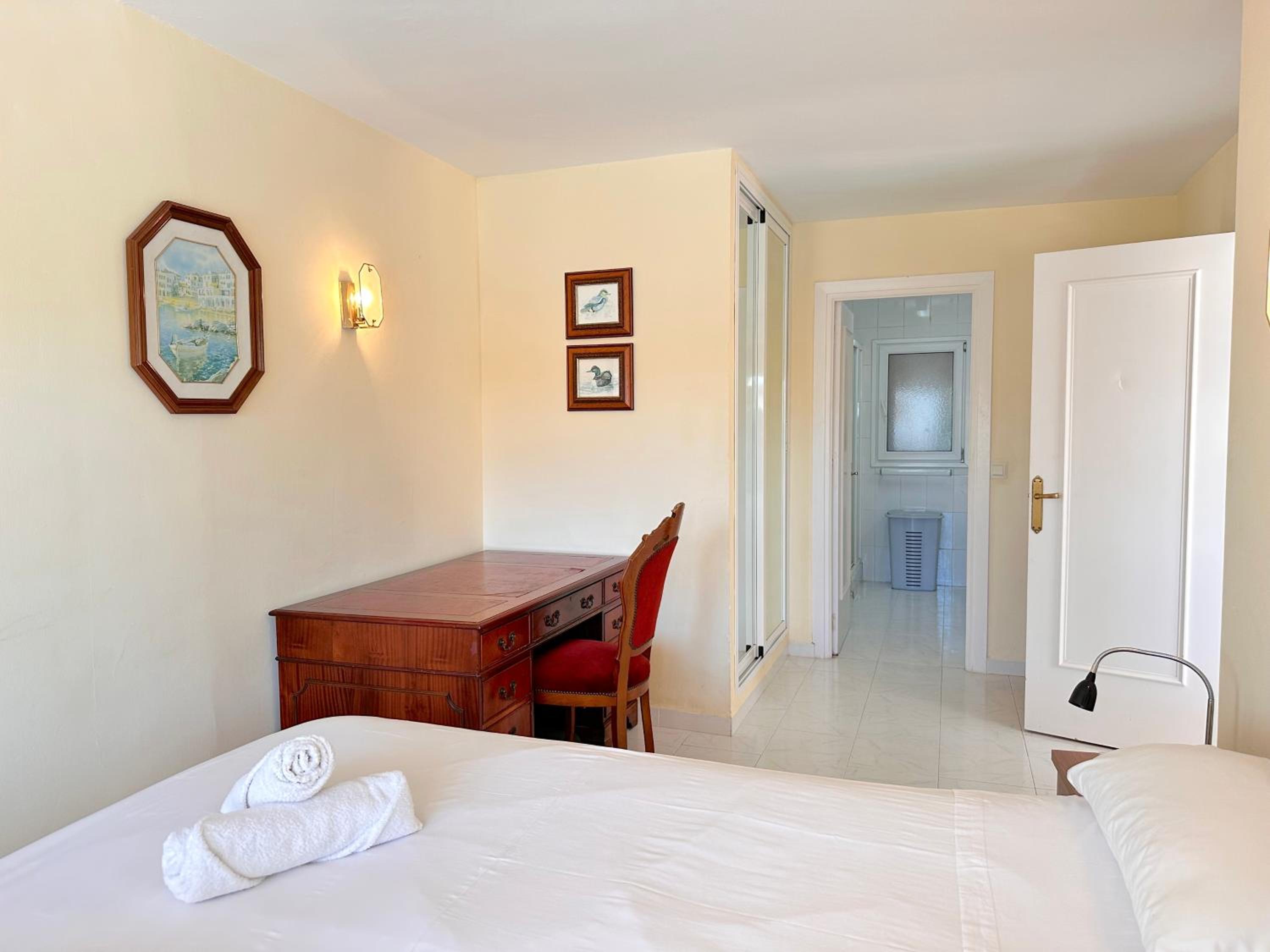 Apartamento con vista a la piscina