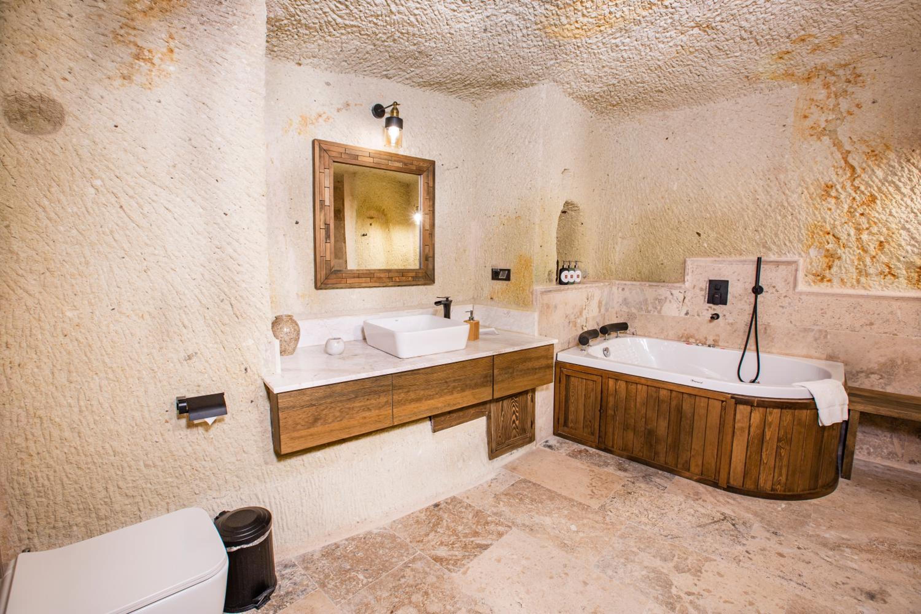 King Suite with Balcony photo 3