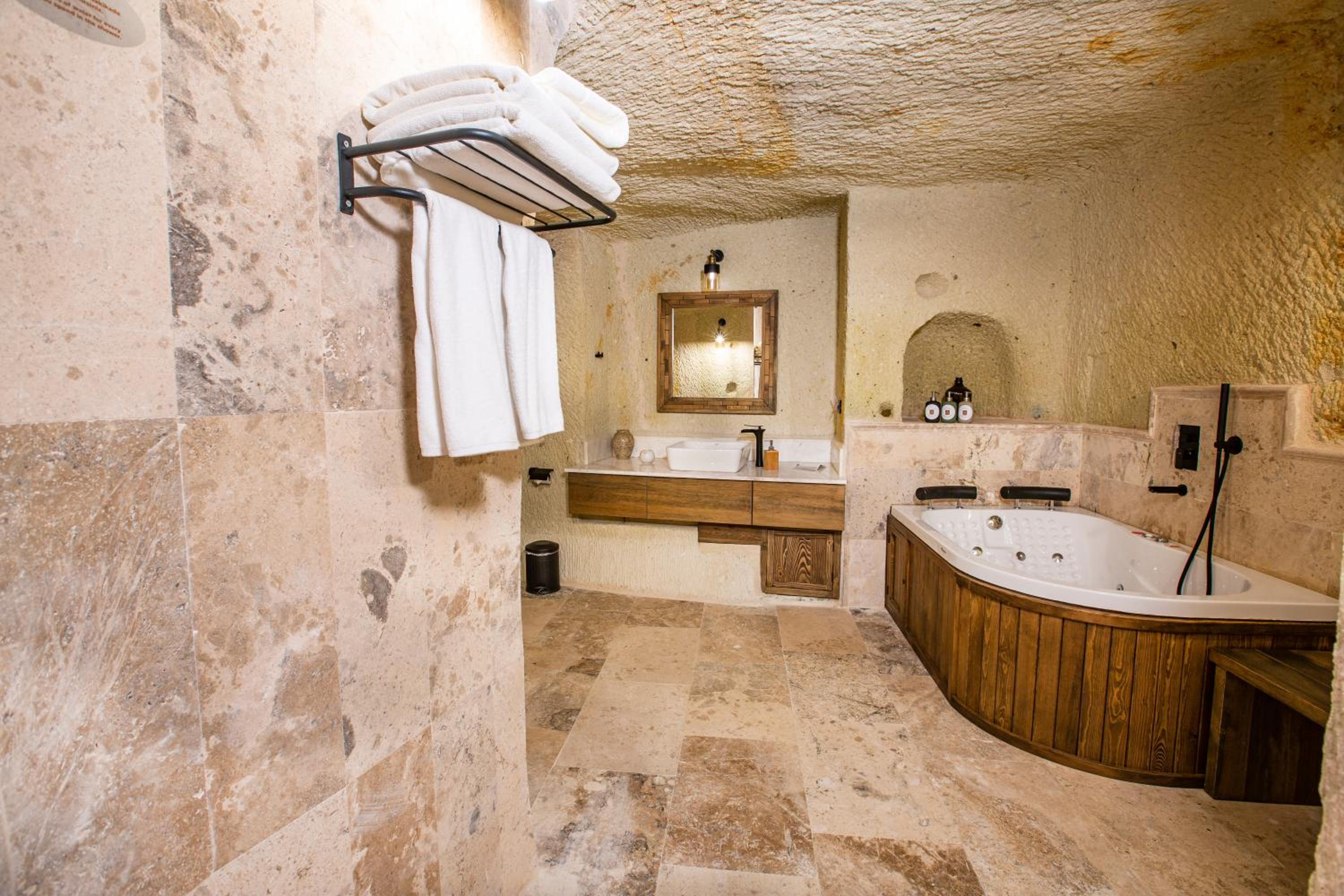 King Suite with Balcony photo 2
